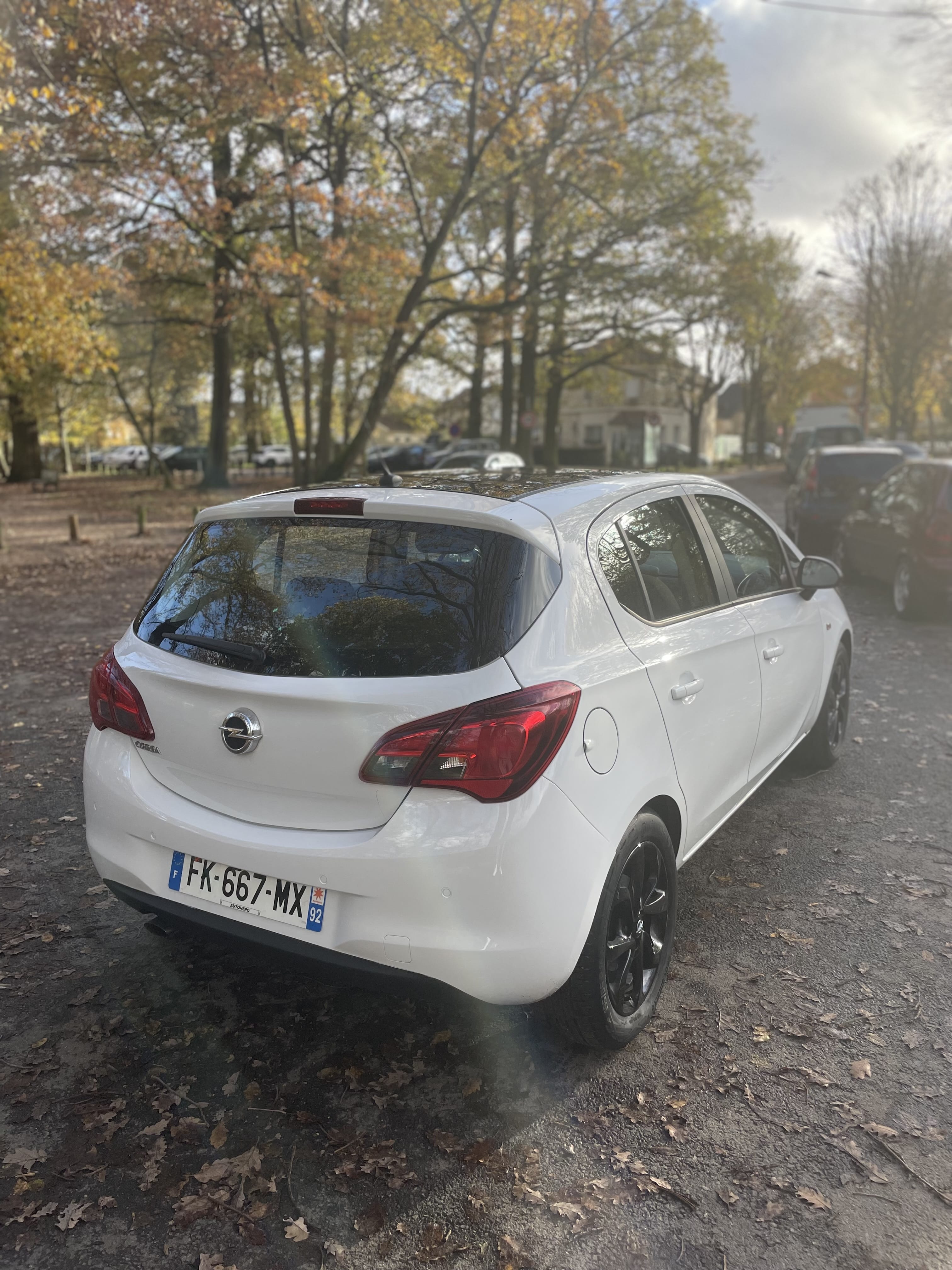Opel Corsa Black edition avec GPS