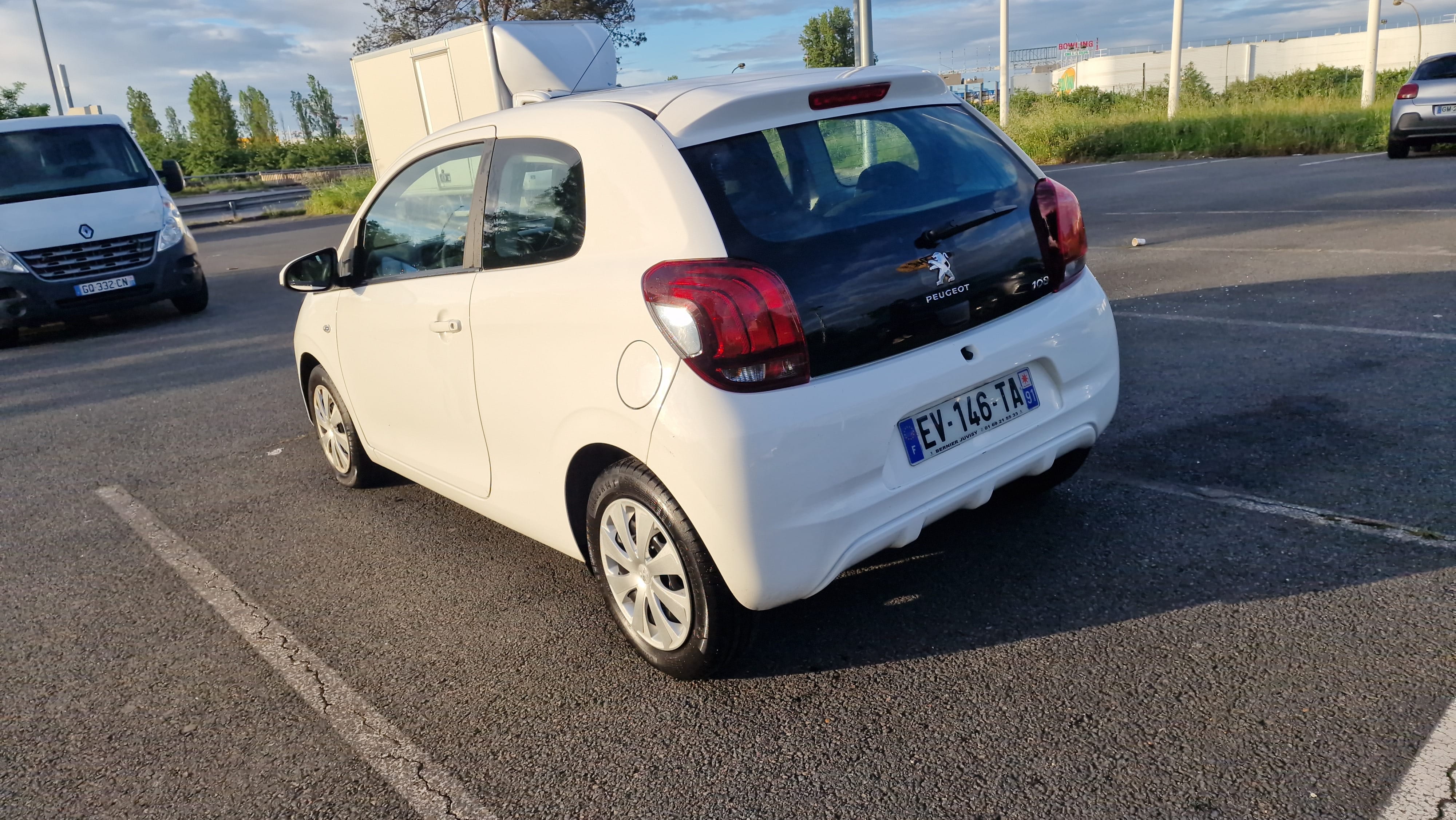 Peugeot 108 Athis-Mons - PARIS 19ème avec Apple CarPlay