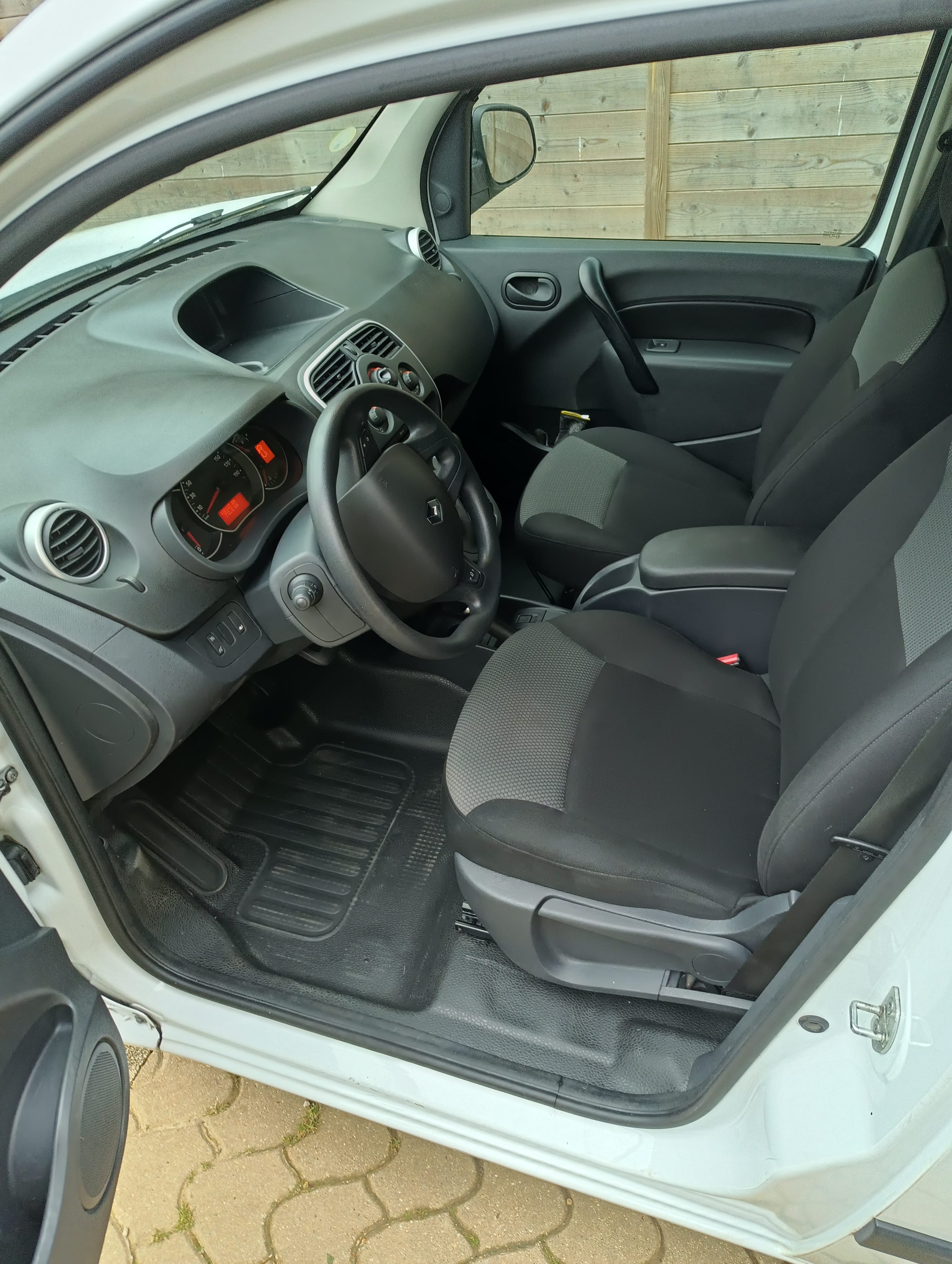 Renault Kangoo Fourgon 1.5 DCI (Clim - GPS- Carplay) avec Audio Bluetooth