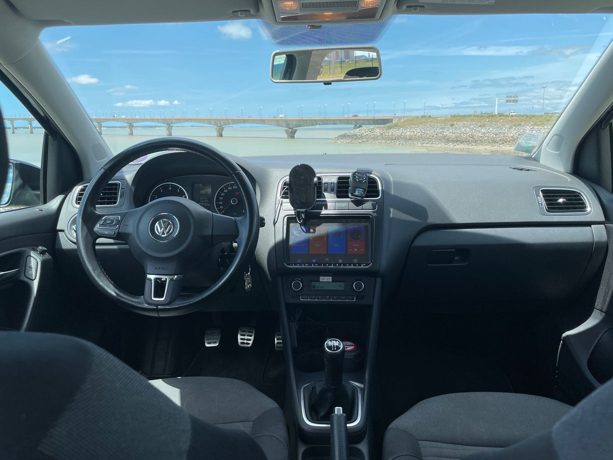 Volkswagen Polo V - Sur-équipé (+location 4 vélos max) - 1.2 - 70cv avec GPS