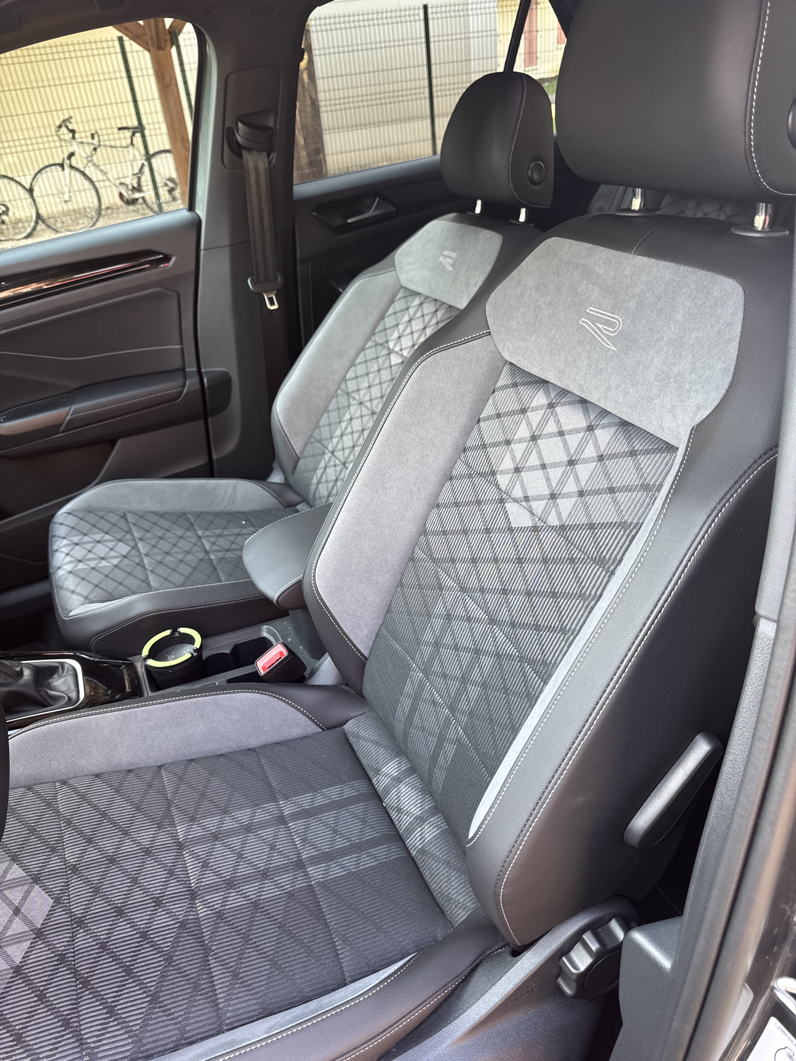 Volkswagen T-Roc avec Coffre de toit