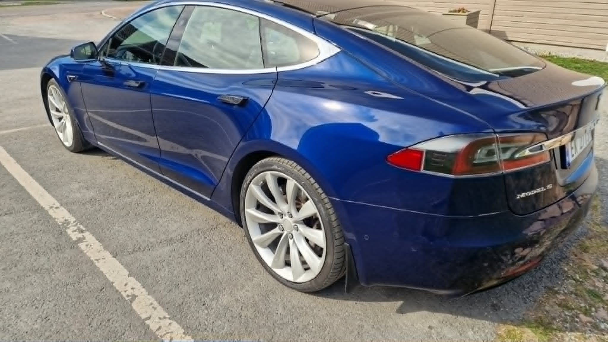 Tesla Model S 90D med Ryggekamera