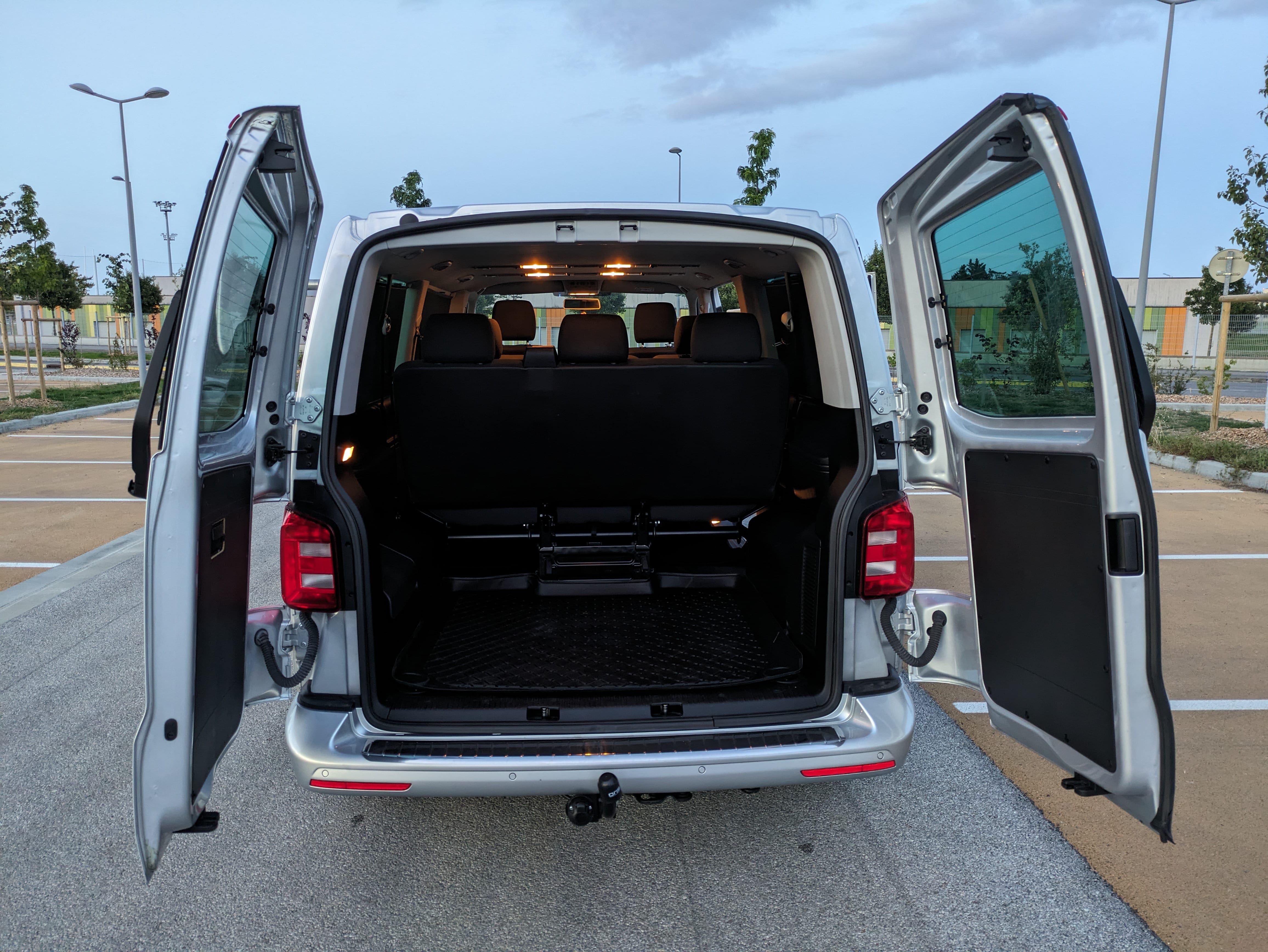 Volkswagen Caravelle 2.0 TDI avec Attelage