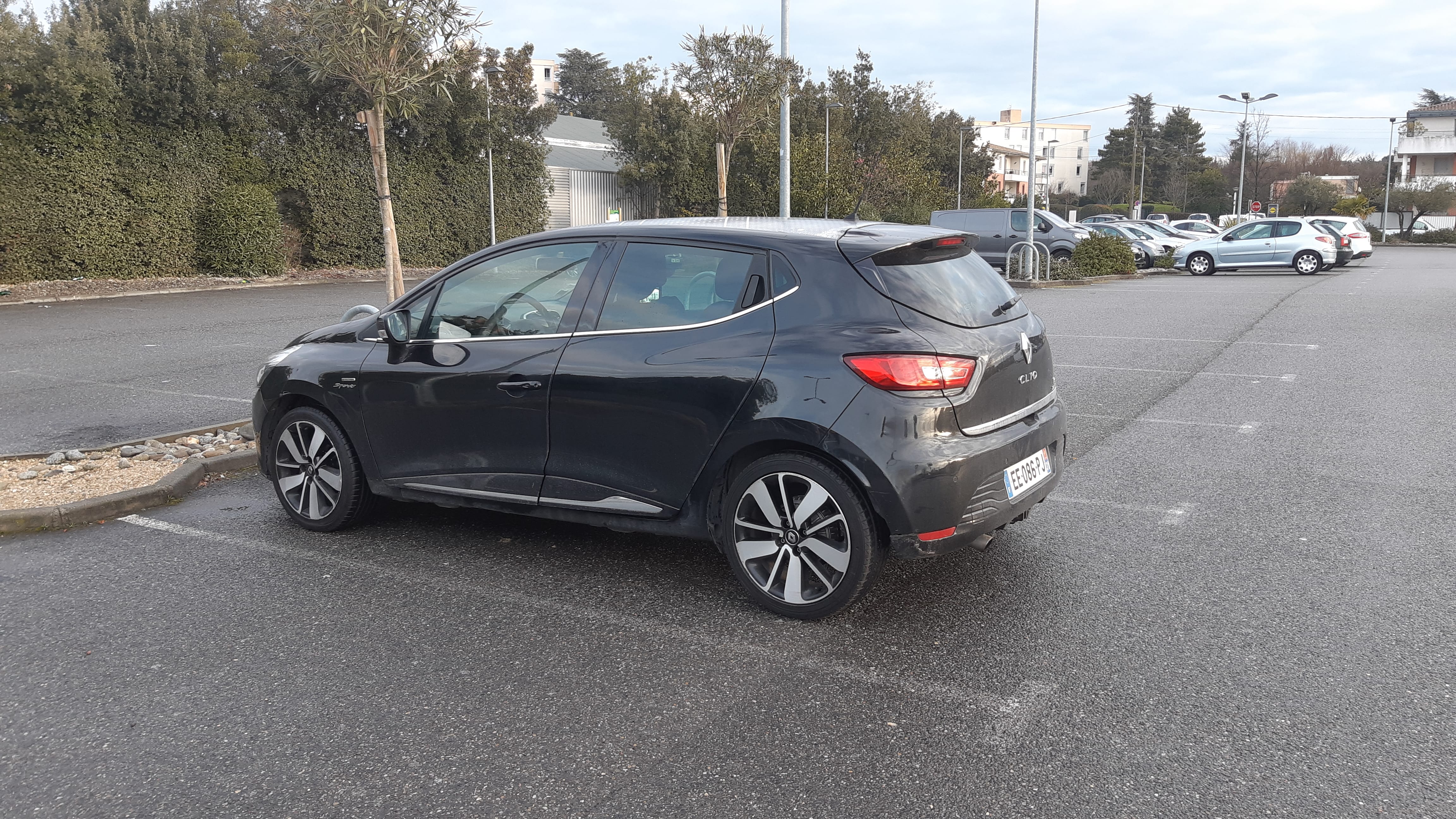 Renault Clio 90 cv modèle sport mit Navigationsgerät