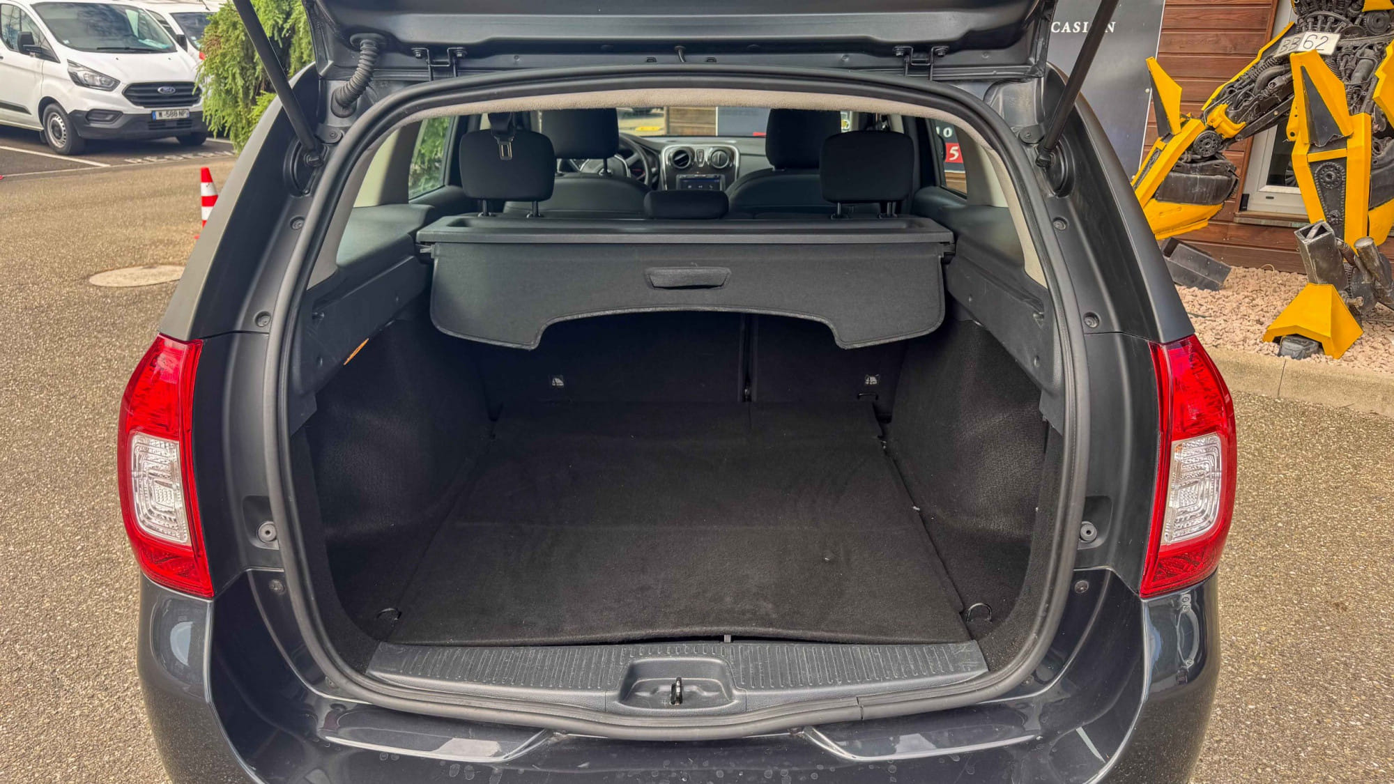 Dacia Logan MCV DIESEL familial grand coffre 1.5 DCI 95 Break pneus hivers avec Pneus neige