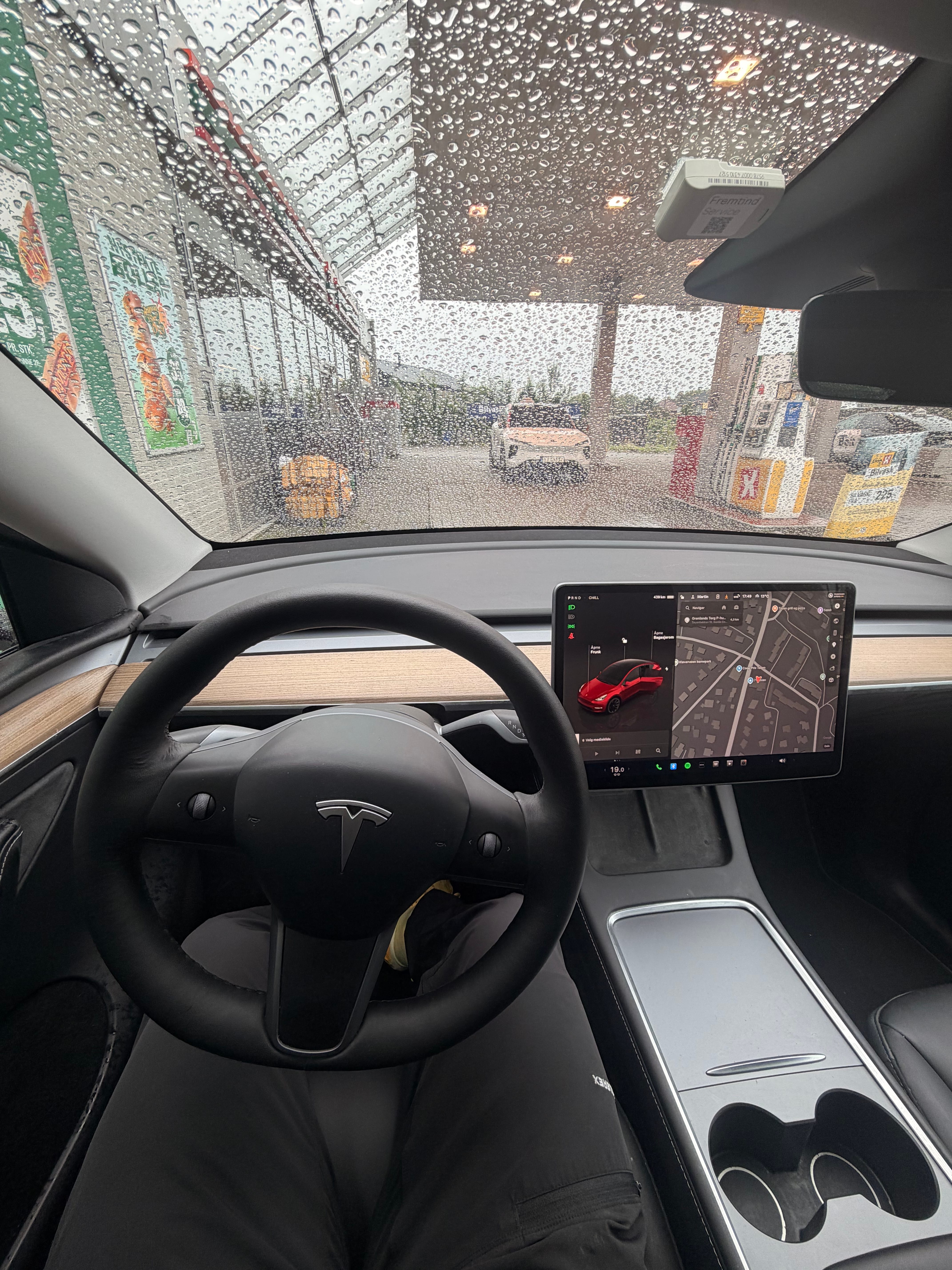 Tesla Model Y Long Range med GPS