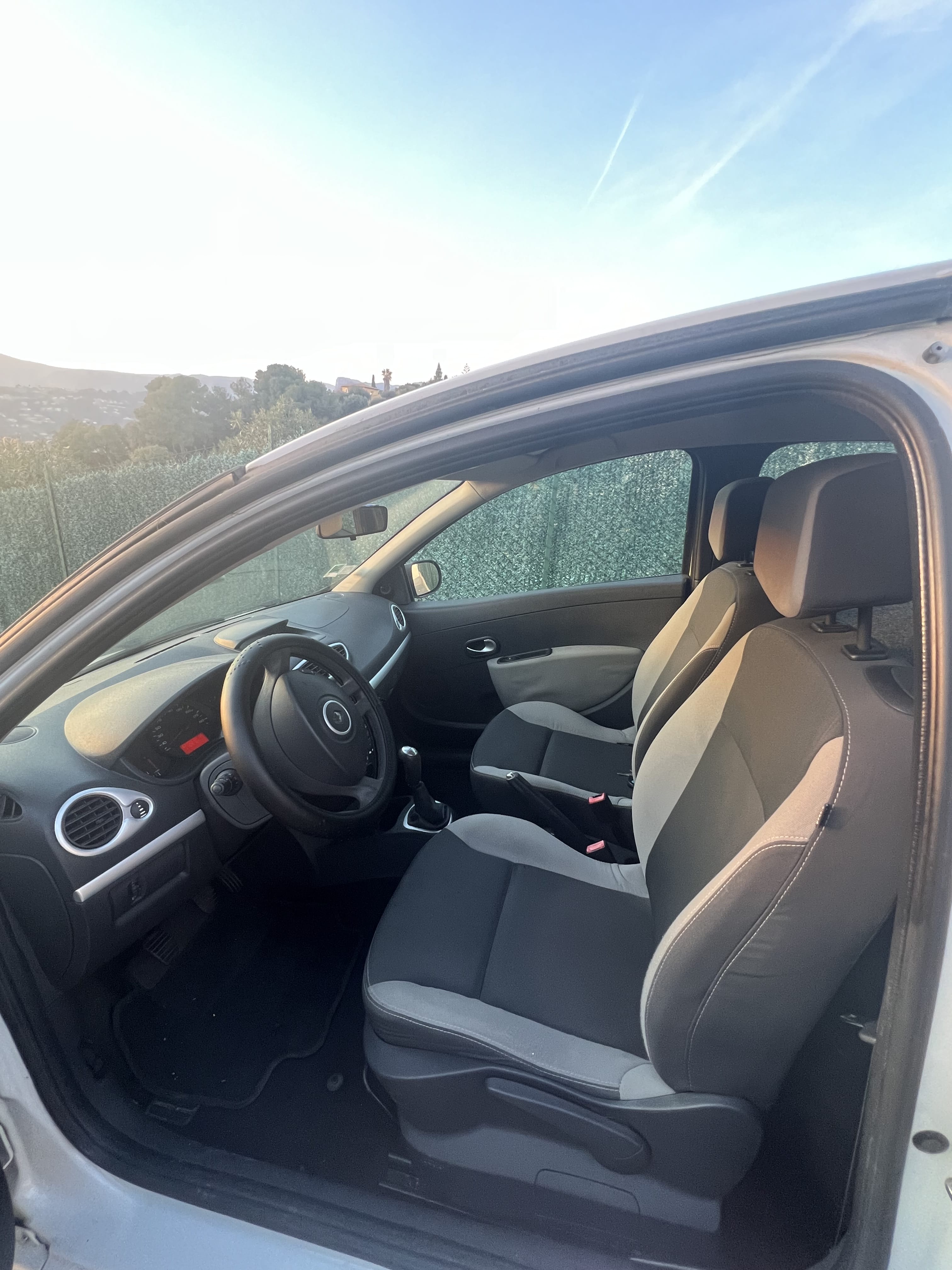 Renault Clio avec Entrée audio / iPod