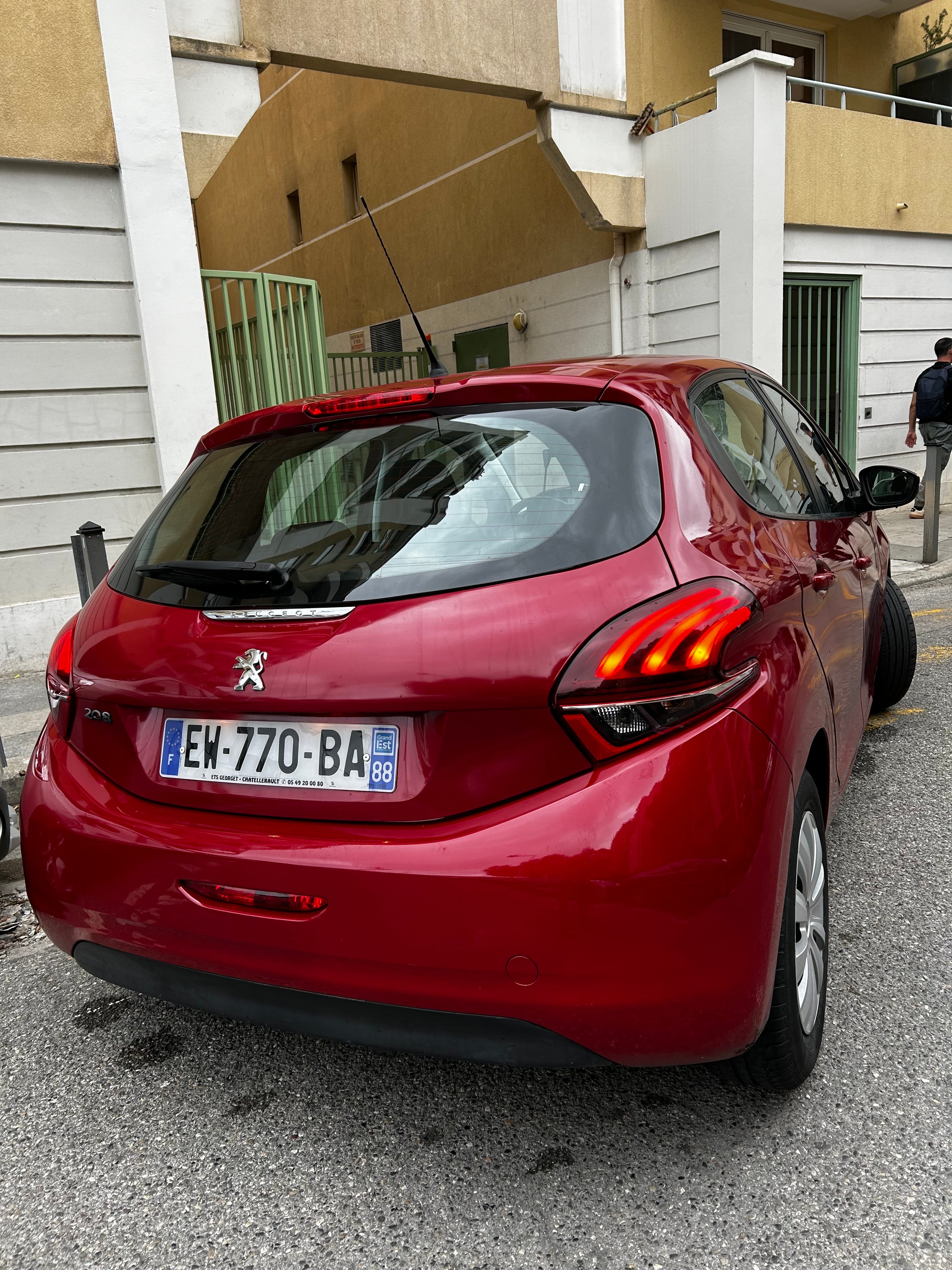 Peugeot 208 avec Régulateur de vitesse