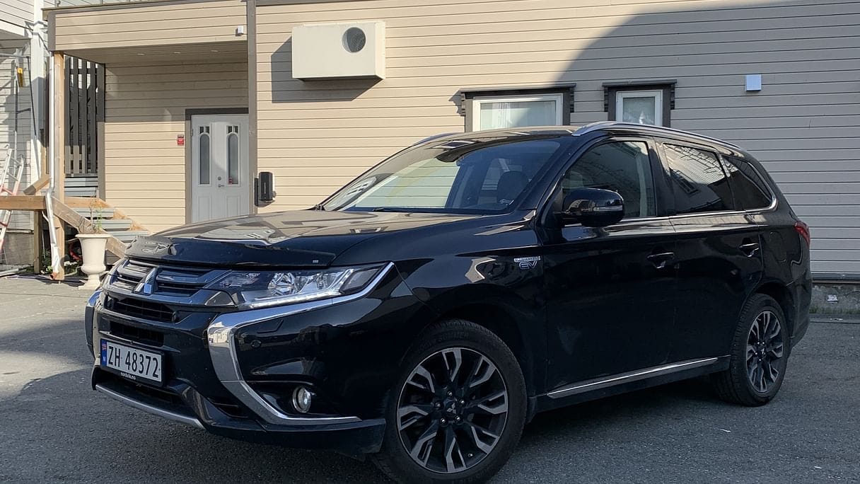 Mitsubishi Outlander PHEV Hybrid med Skiboks