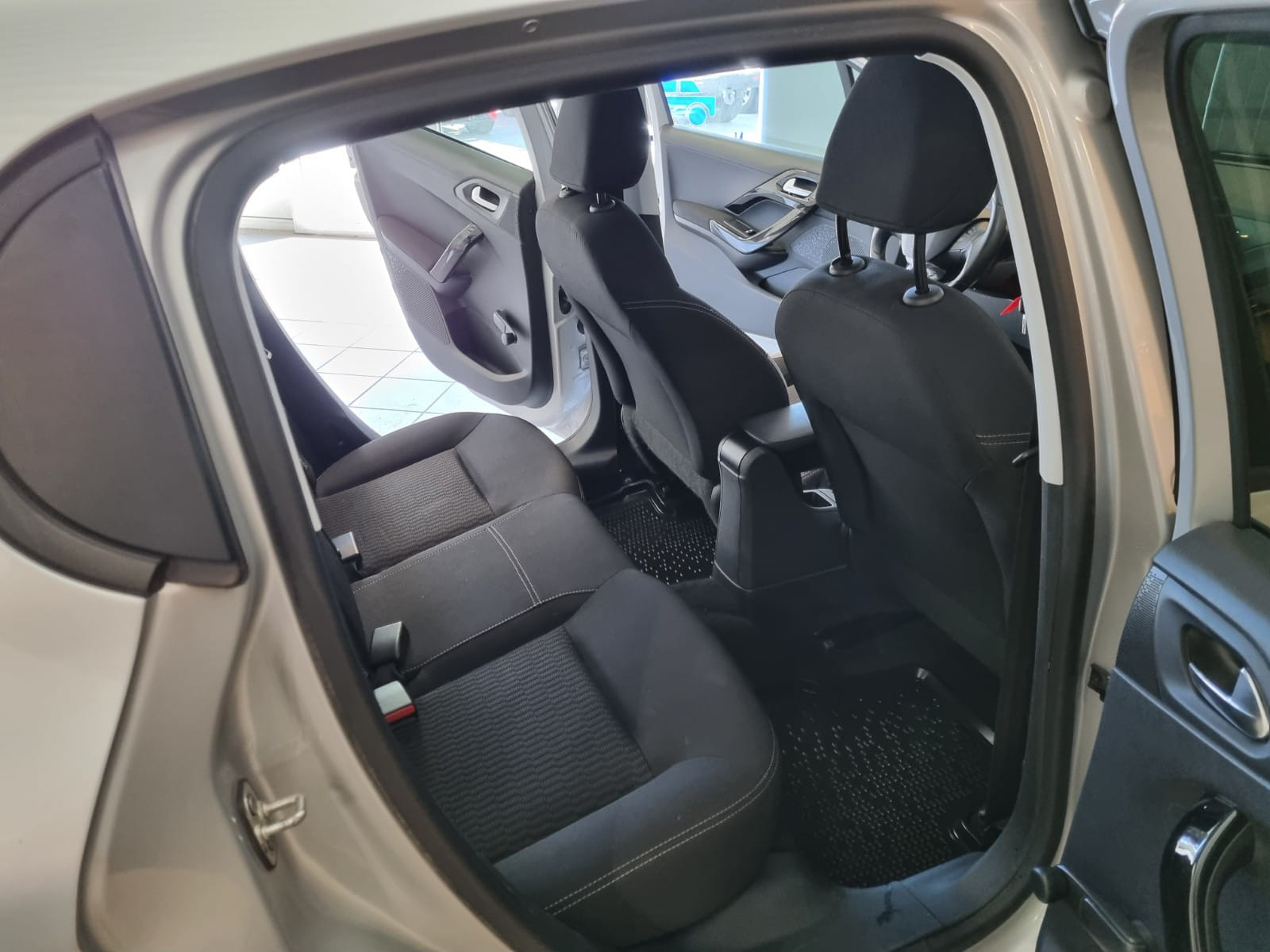 Peugeot 208 with Audio / iPod input