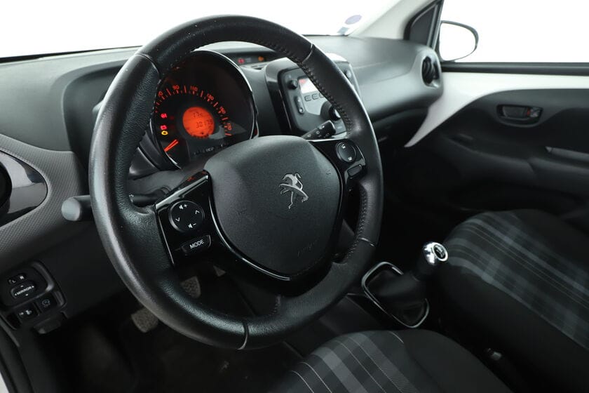 Peugeot 108 1.0 VTI 72Ch avec Entrée audio / iPod
