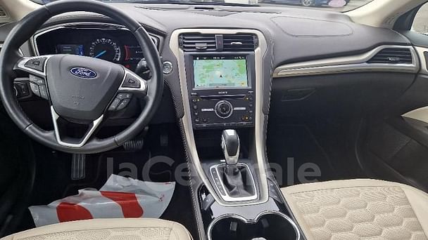 Ford Mondeo Hybride avec GPS