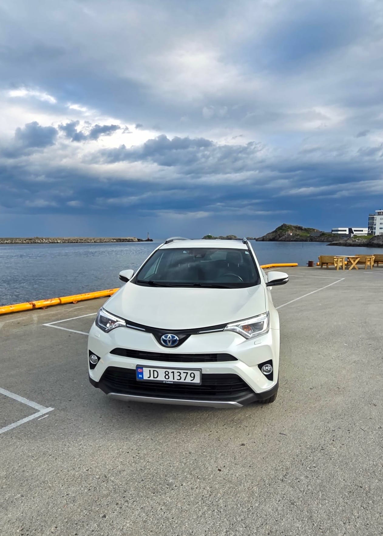 Toyota RAV 4 Hybrid with Air conditioning