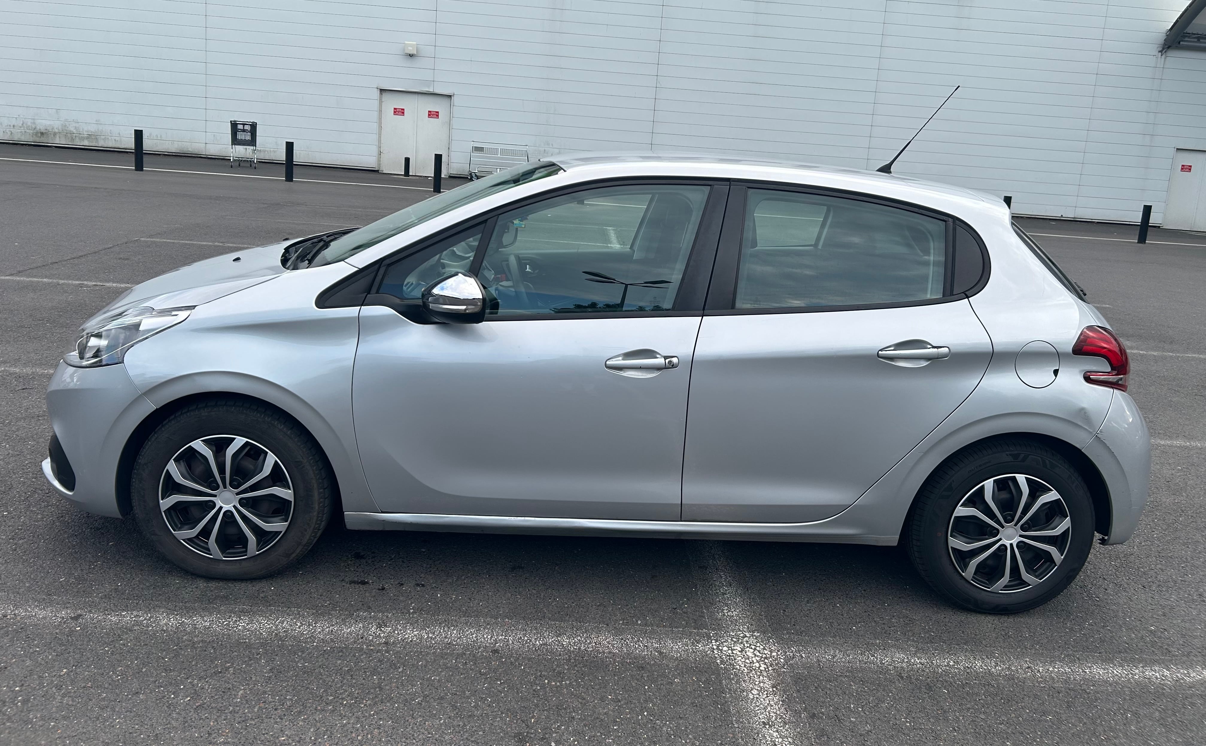 Peugeot 208 Société avec Audio Bluetooth