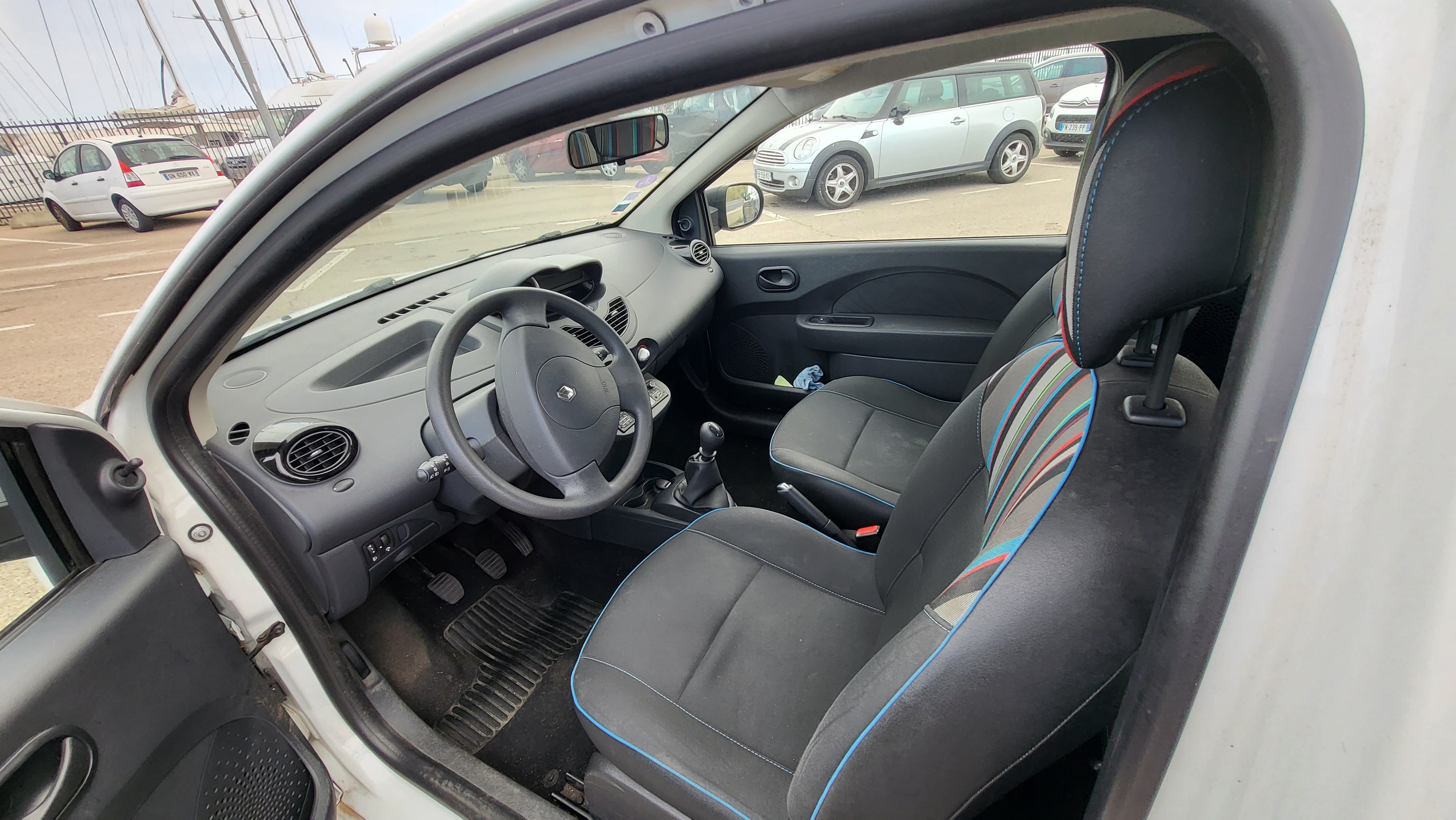 Renault Twingo II 1.2L 75 ECO2 avec Entrée audio / iPod