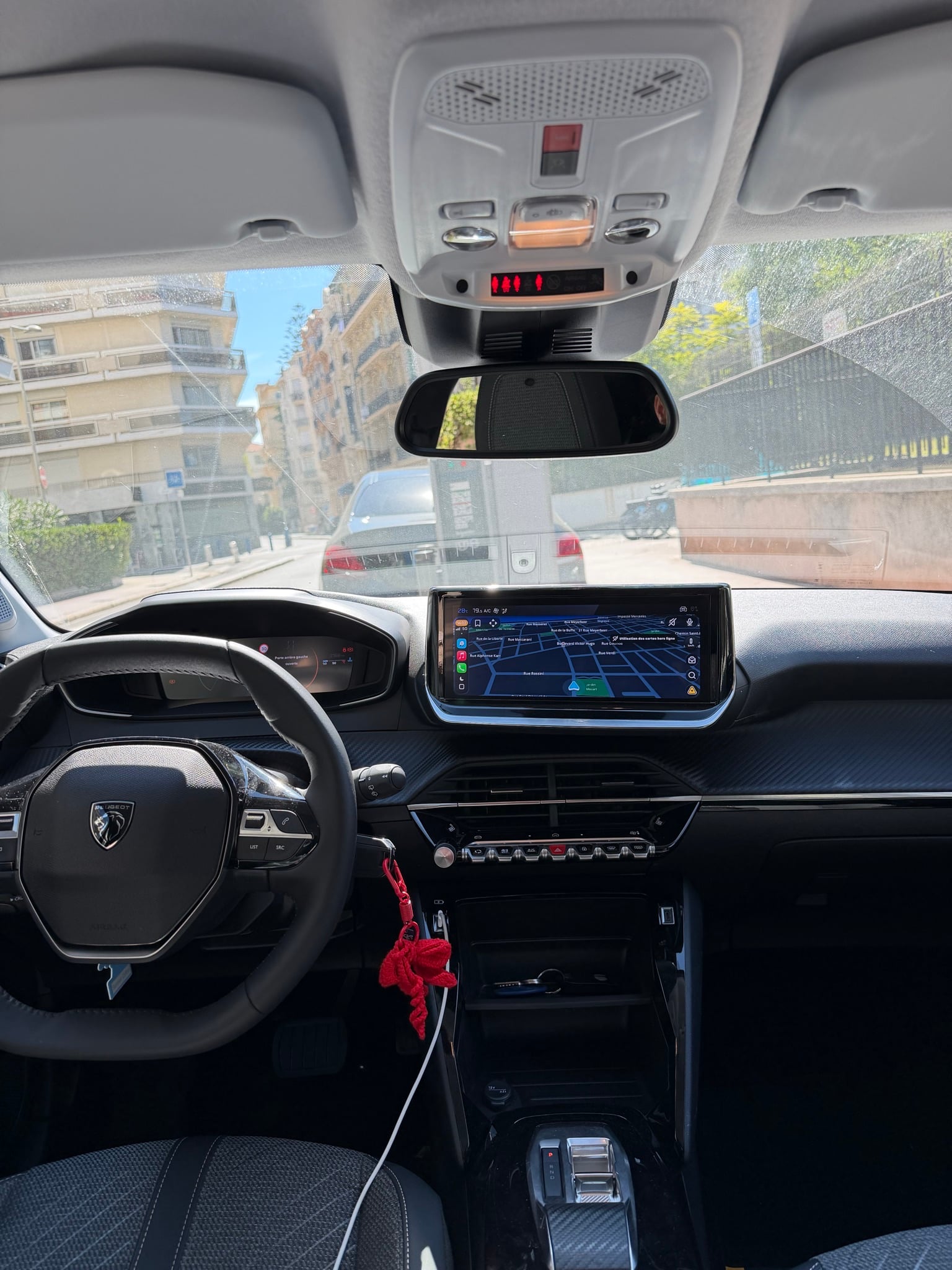 Peugeot 208 Hybride / essence 95 met GPS