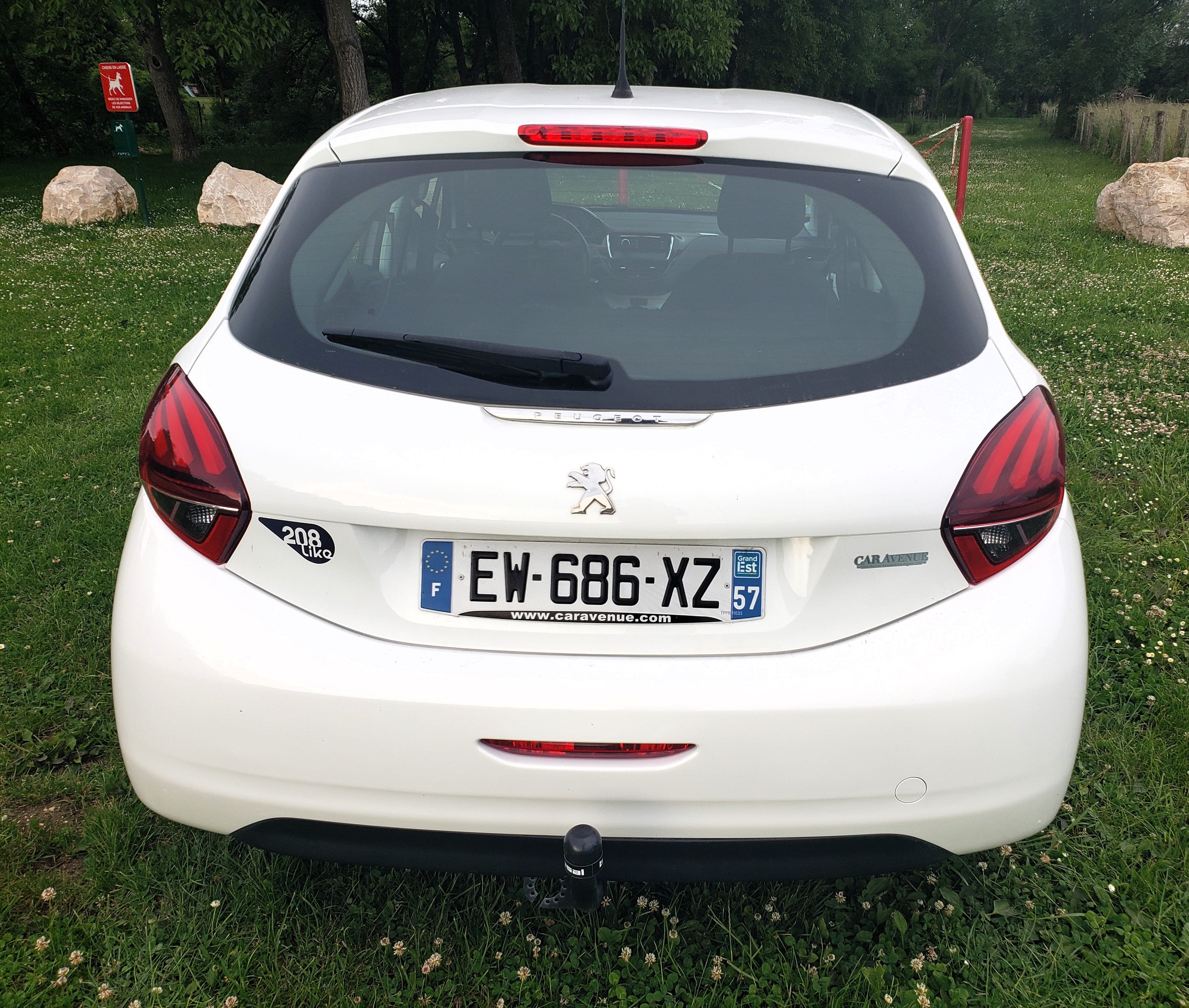 Peugeot 208 - Gare de Dijon avec Attelage