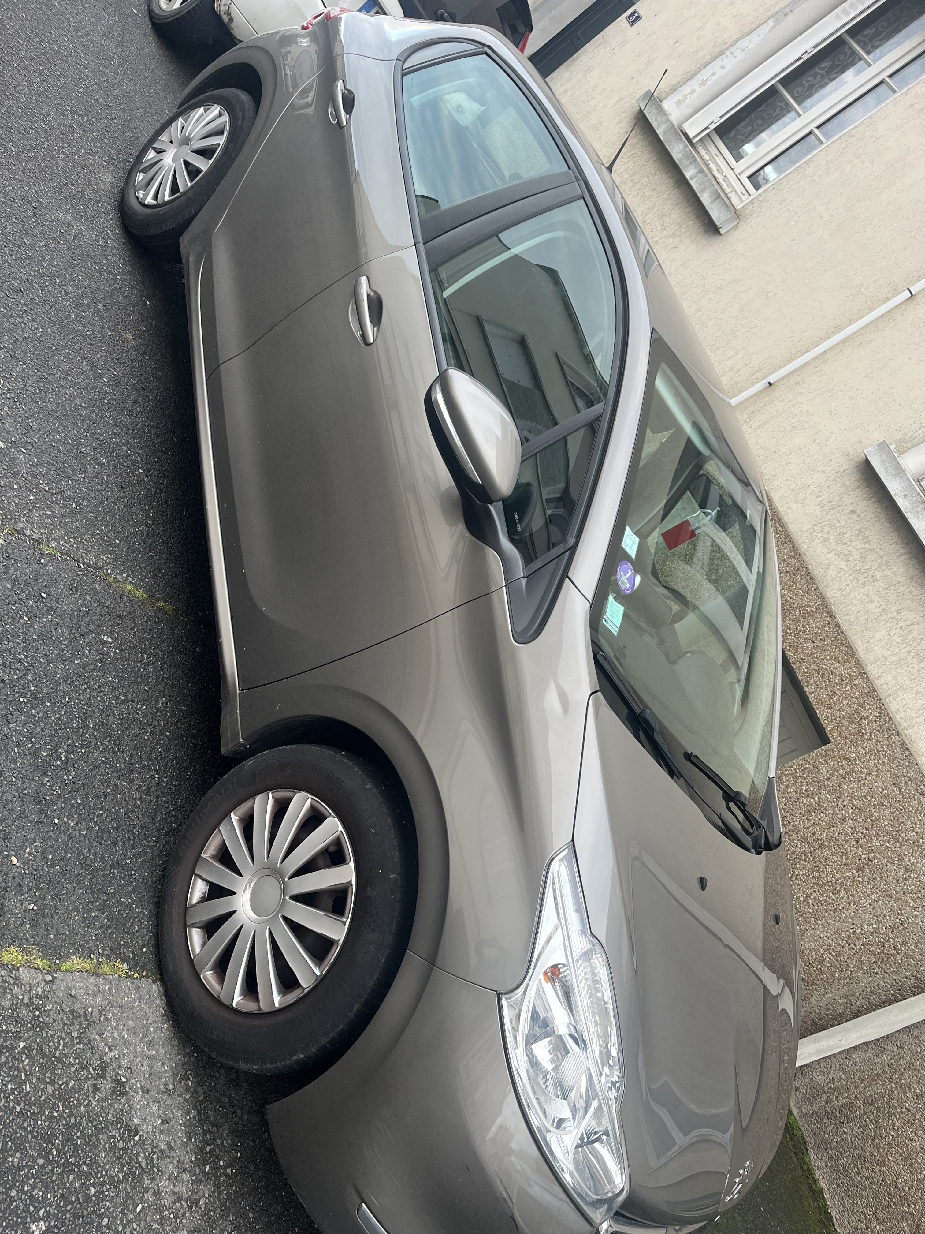 Peugeot 208 avec Climatisation