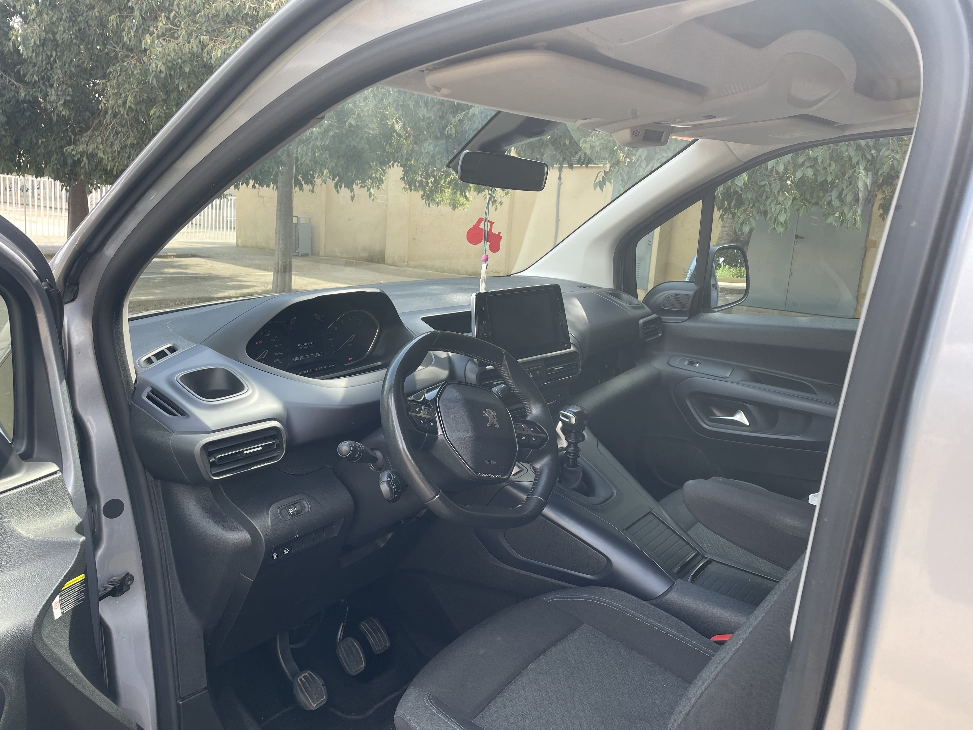 Peugeot e-Rifter Minivan con GPS