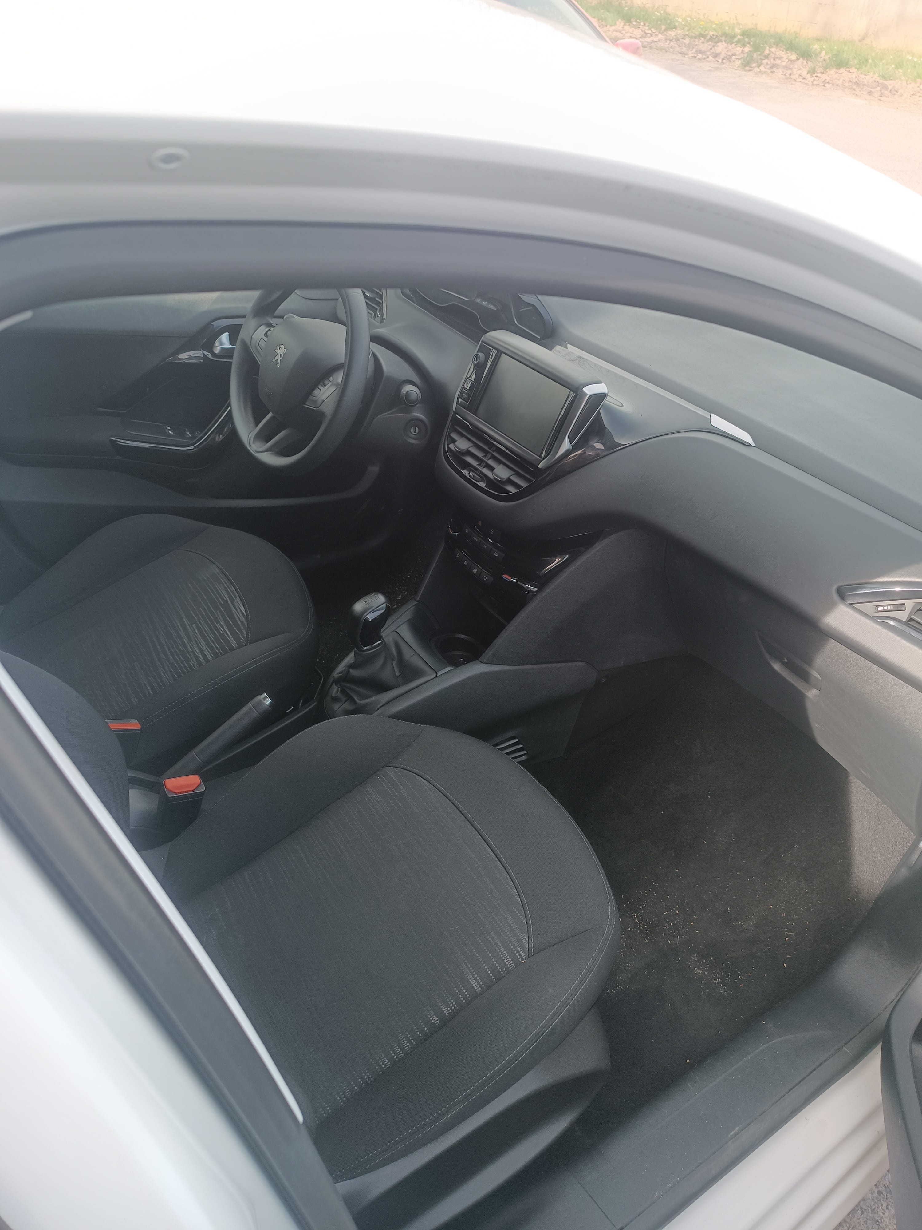 Peugeot 208 Société avec GPS