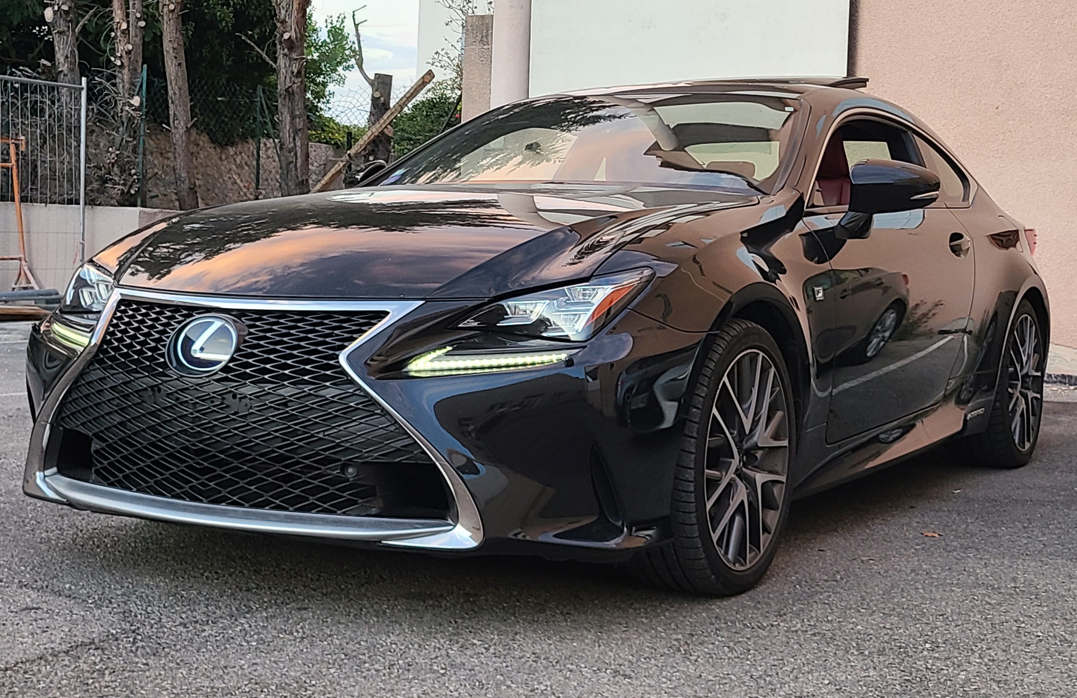 Lexus RC 300 h F sport, 2016, Essence 95 / Électrique (hybride), automatique