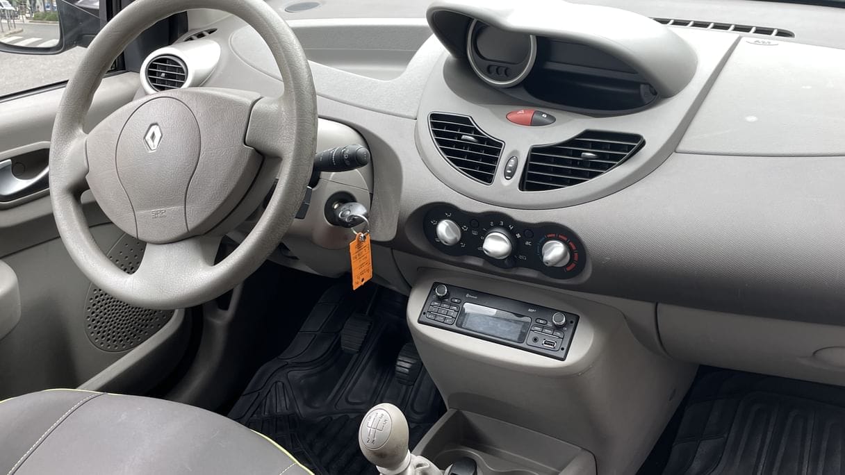 Renault Twingo II 1.2 Access à Pessac & aéroport Bordeaux (réf CZ227) avec Porte-vélos