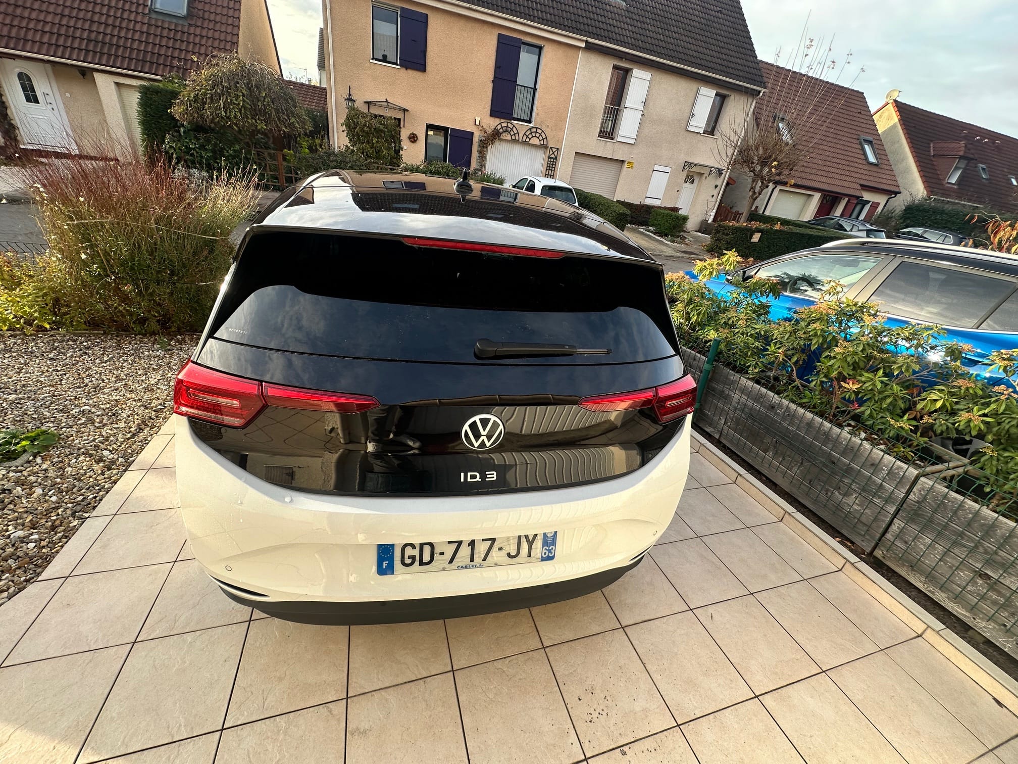 Volkswagen ID.3 - Autonomie env 350KM Offerte + Stationnement à Paris gratuit avec Audio Bluetooth