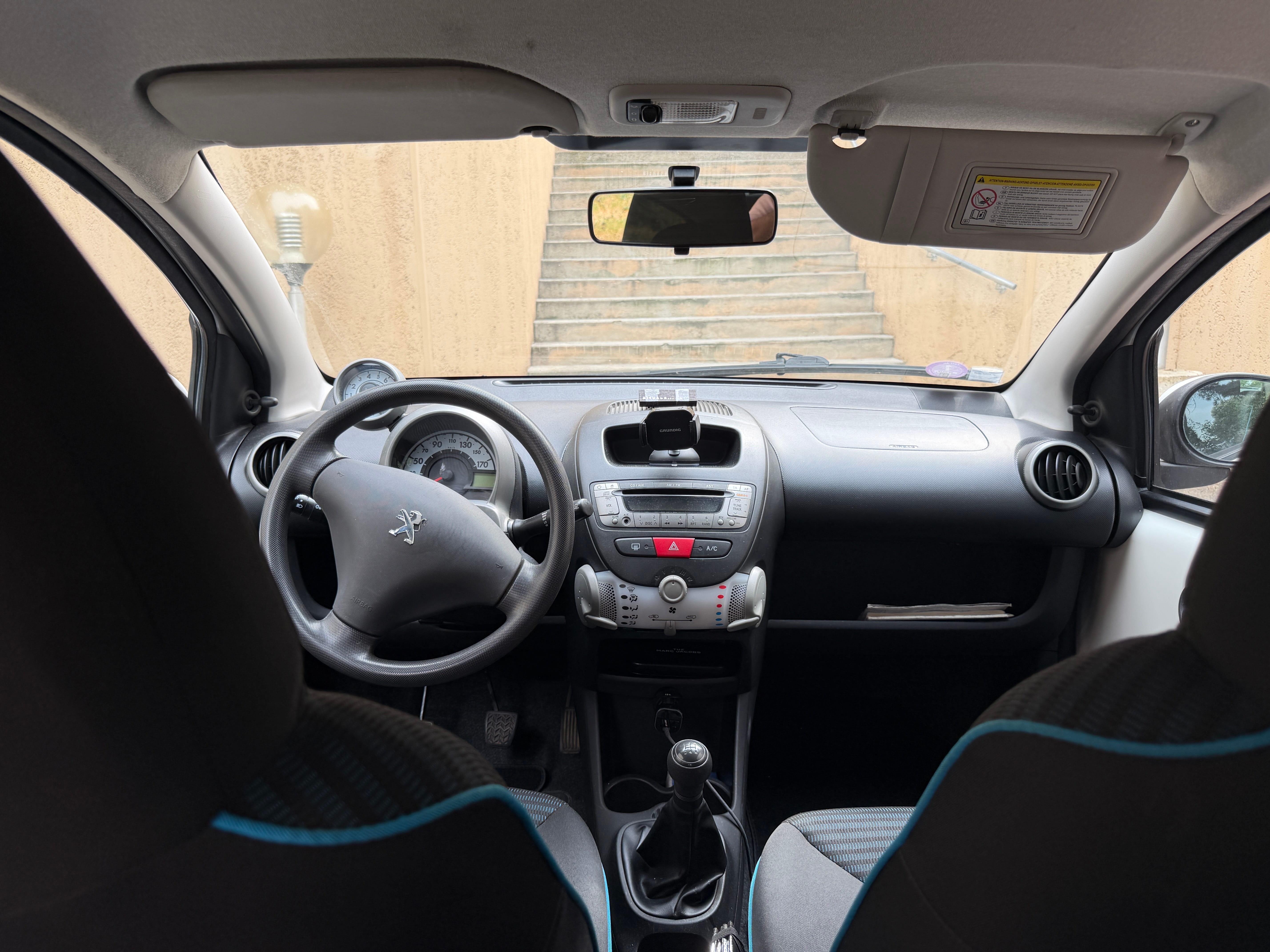 Peugeot 107 met Autoradio