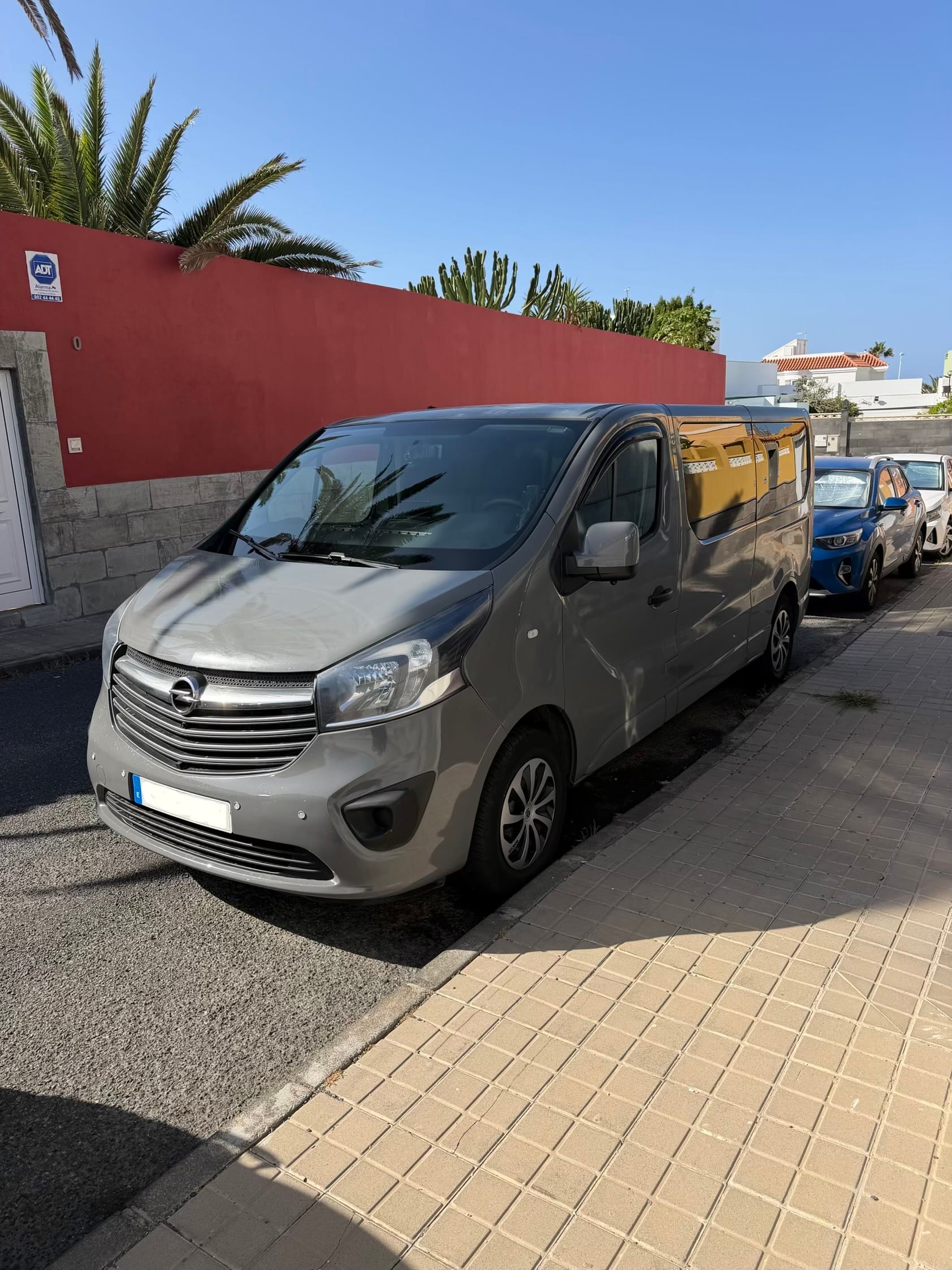 Opel Vivaro, 2017, Diesel, 9 Sitze und mehr