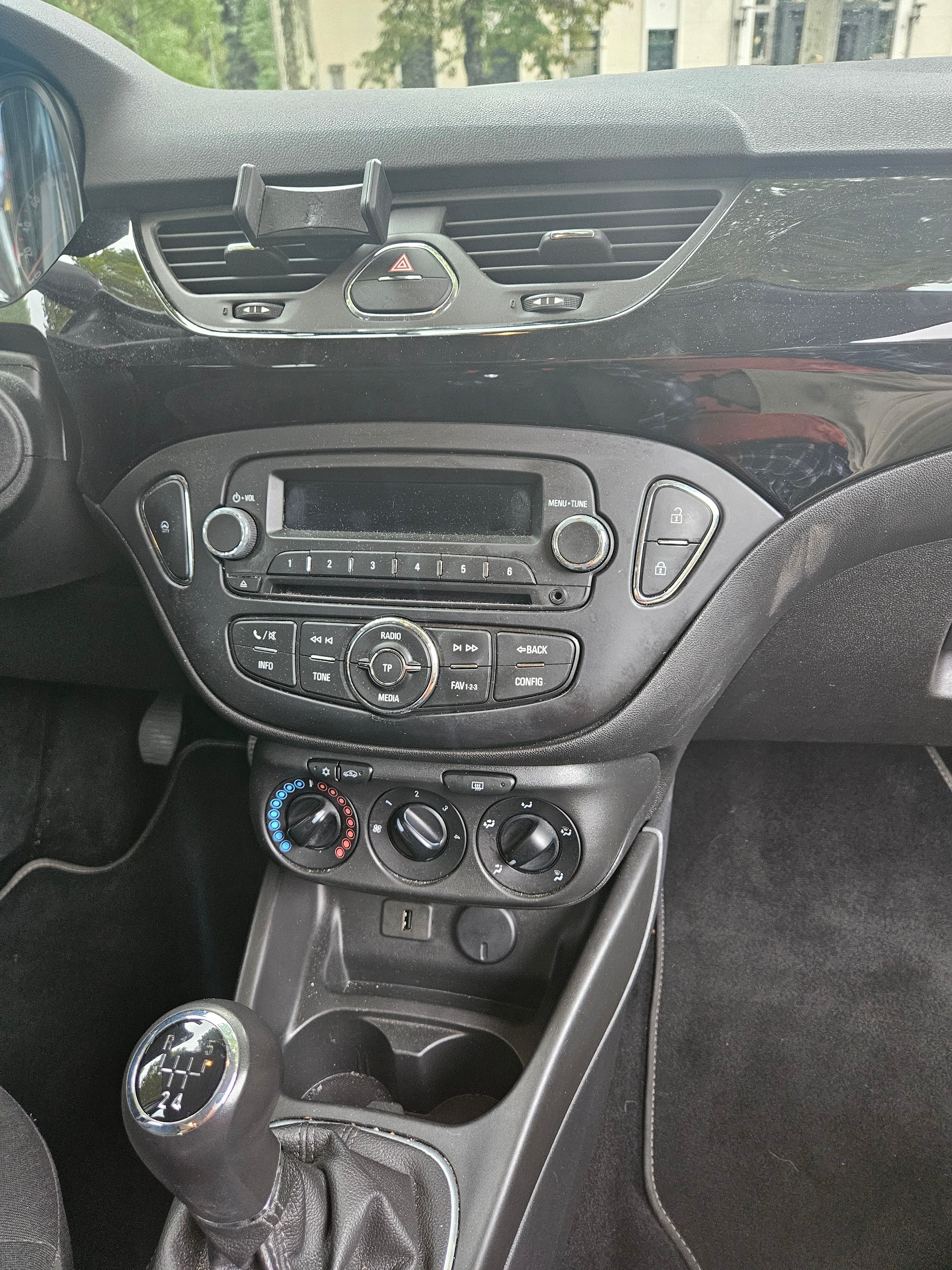 Opel Corsa avec Port USB
