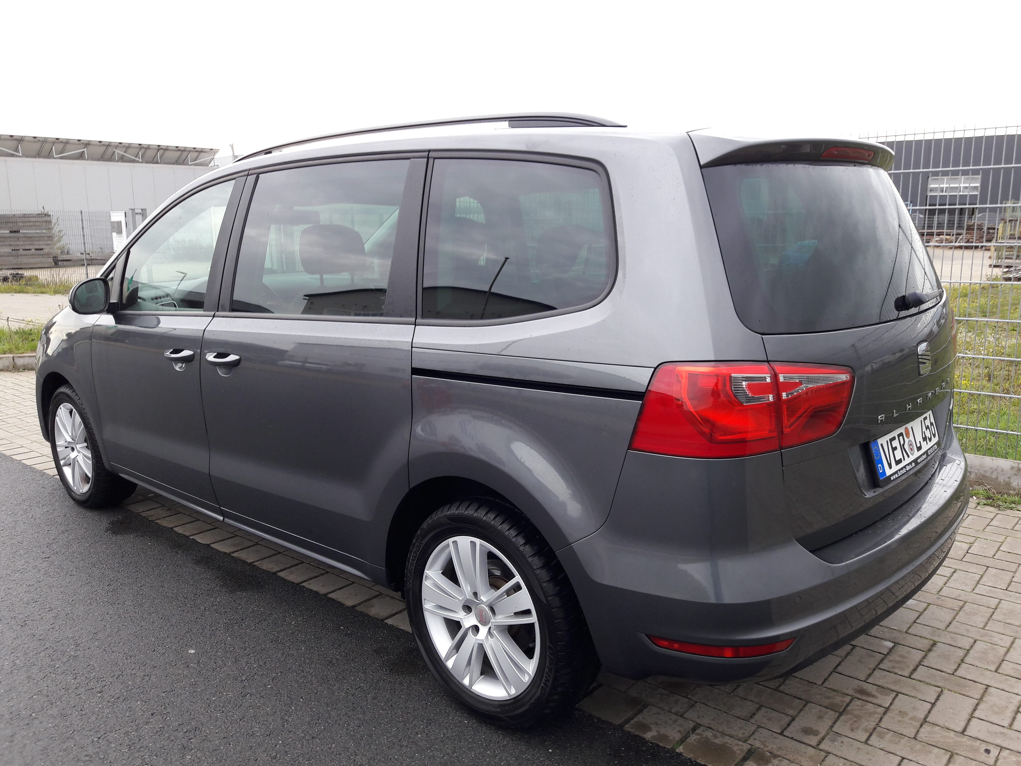 Seat Alhambra 2.0 TDI Style Viva mit Dachbox