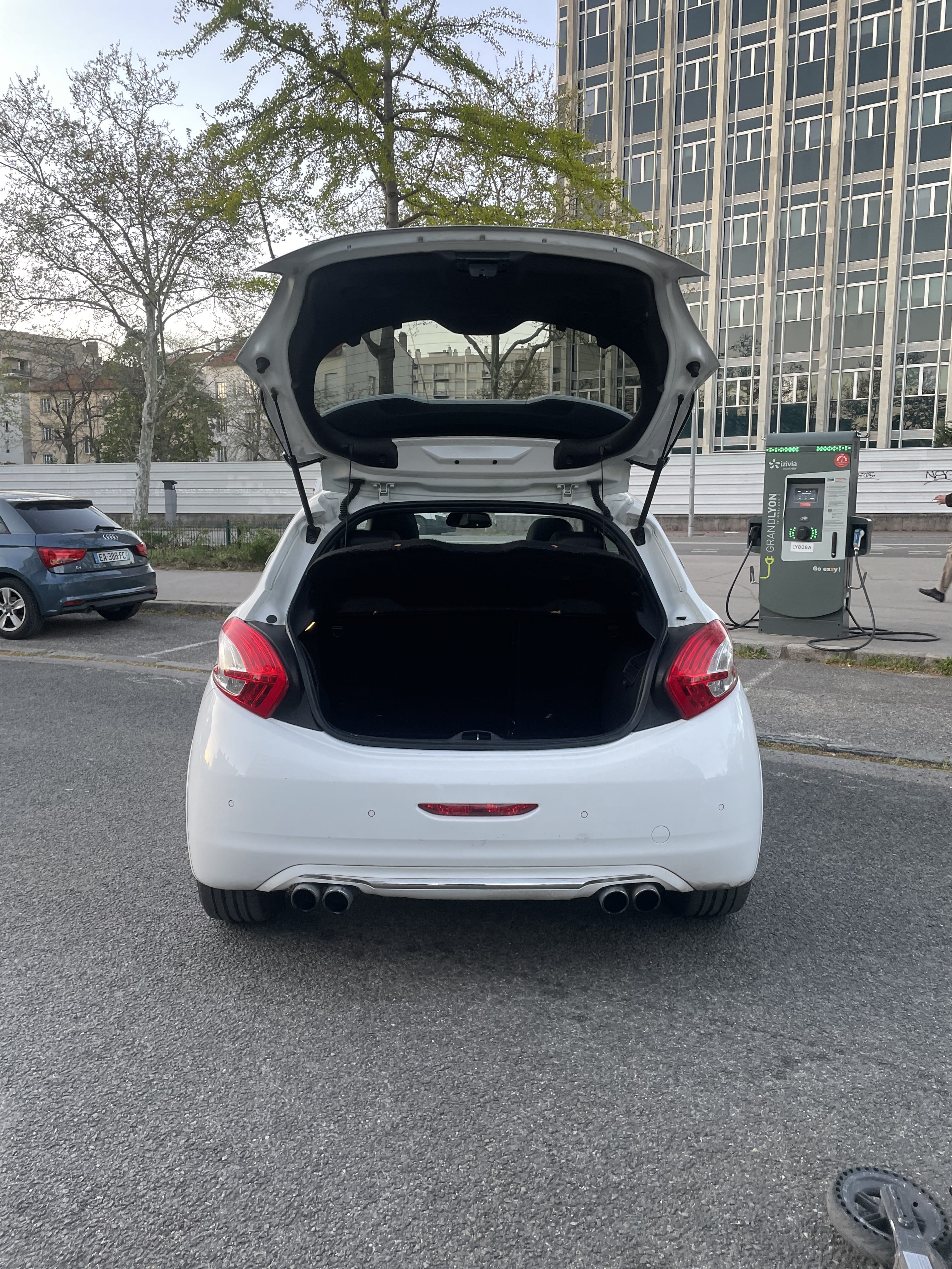 Peugeot 208 120 ch avec Audio Bluetooth
