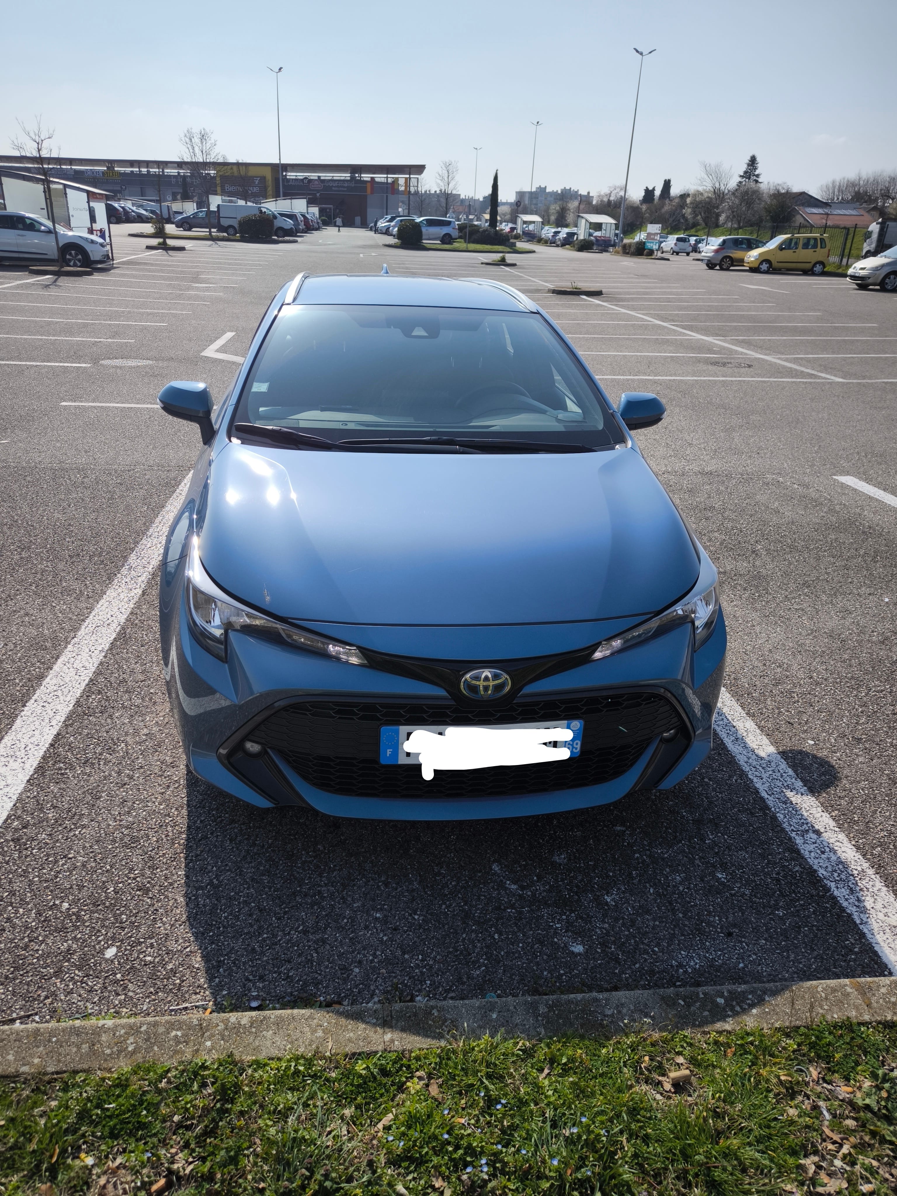 Toyota Corolla Break, 2019, Essence 95 / Électrique (hybride), automatique