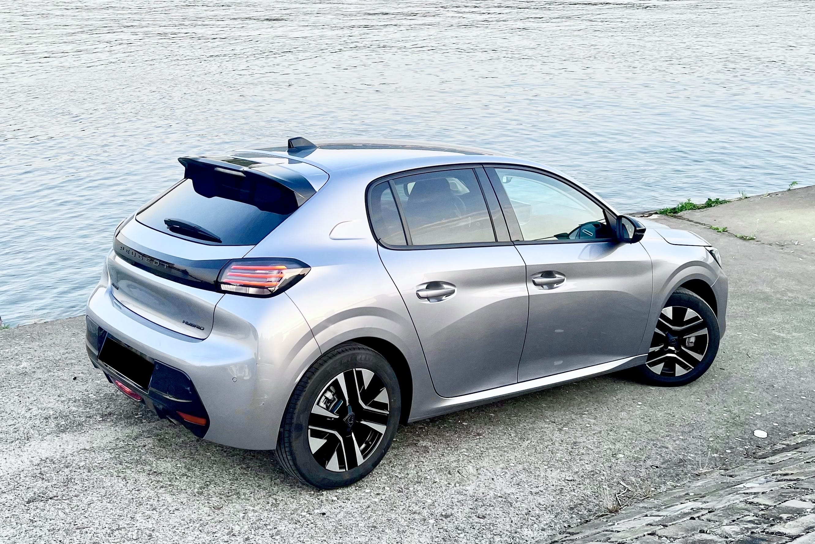 Peugeot 208 avec Siège bébé