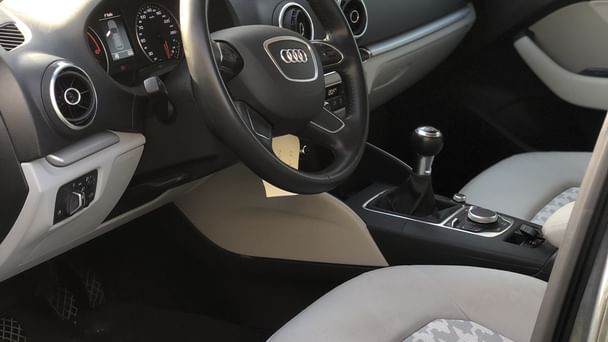 Audi A3 Sportback Louez l’Audi A3 TDI – Sportivité, Confort & Économie à Bordeaux ! avec Audio Bluetooth