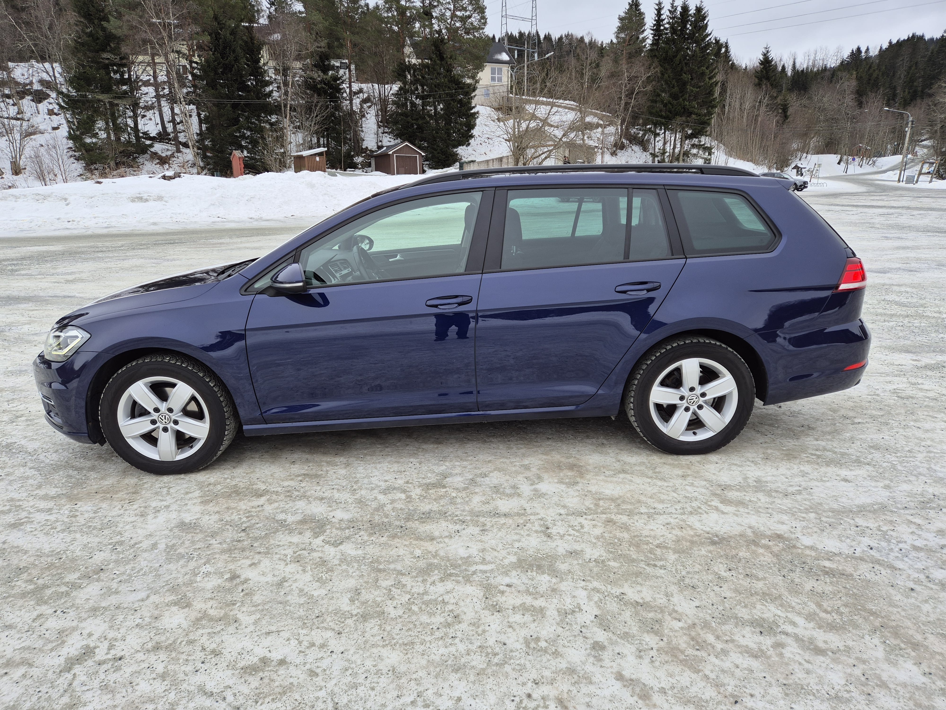 Volkswagen Golf Stasjonsvogn/Station wagon with Air conditioning