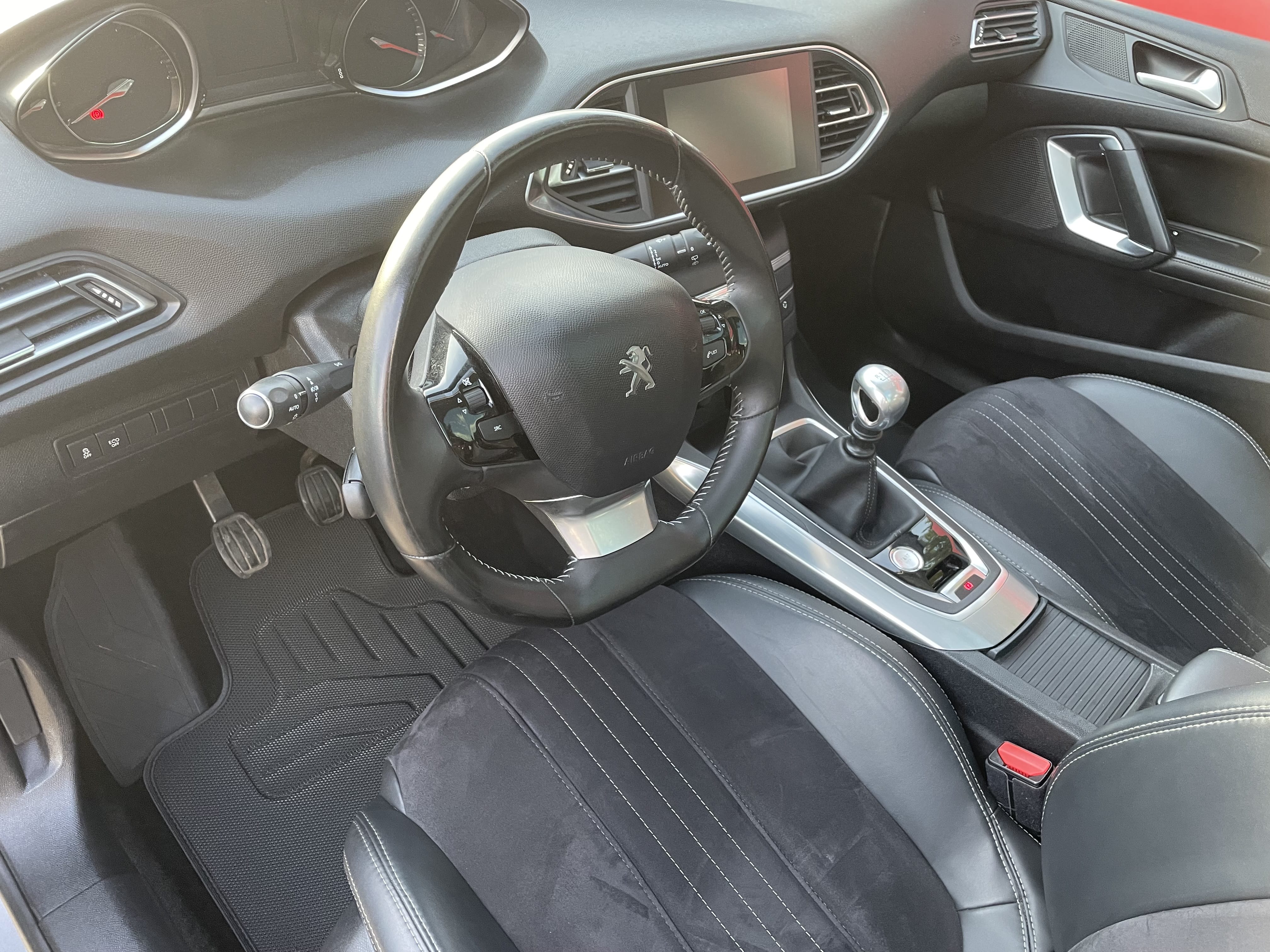 Peugeot 308 SW 1,2 130 essence avec Régulateur de vitesse