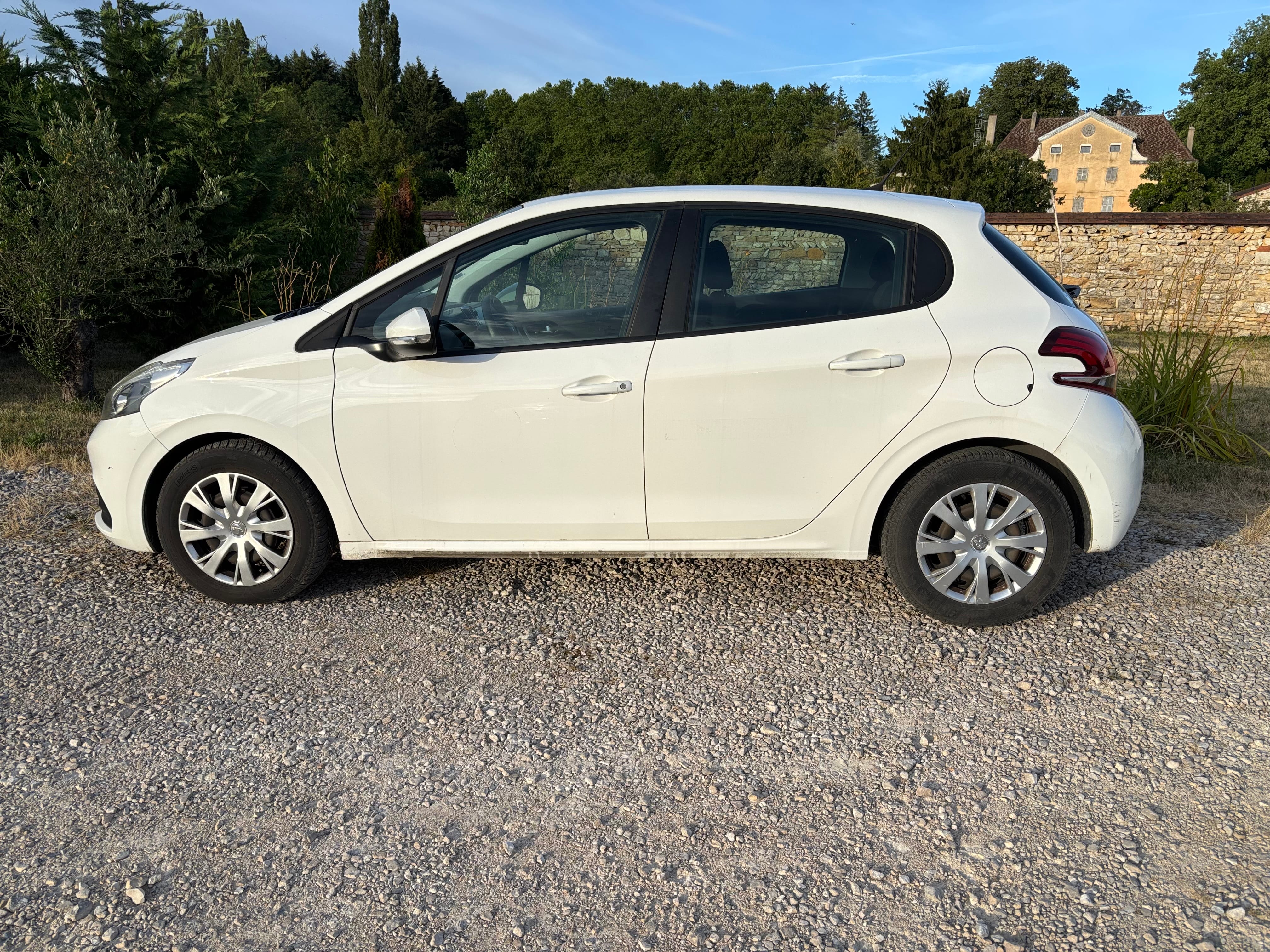 Peugeot 208 1,2 110 cv  eat6 automatique, 2019, Essence 95, automatique