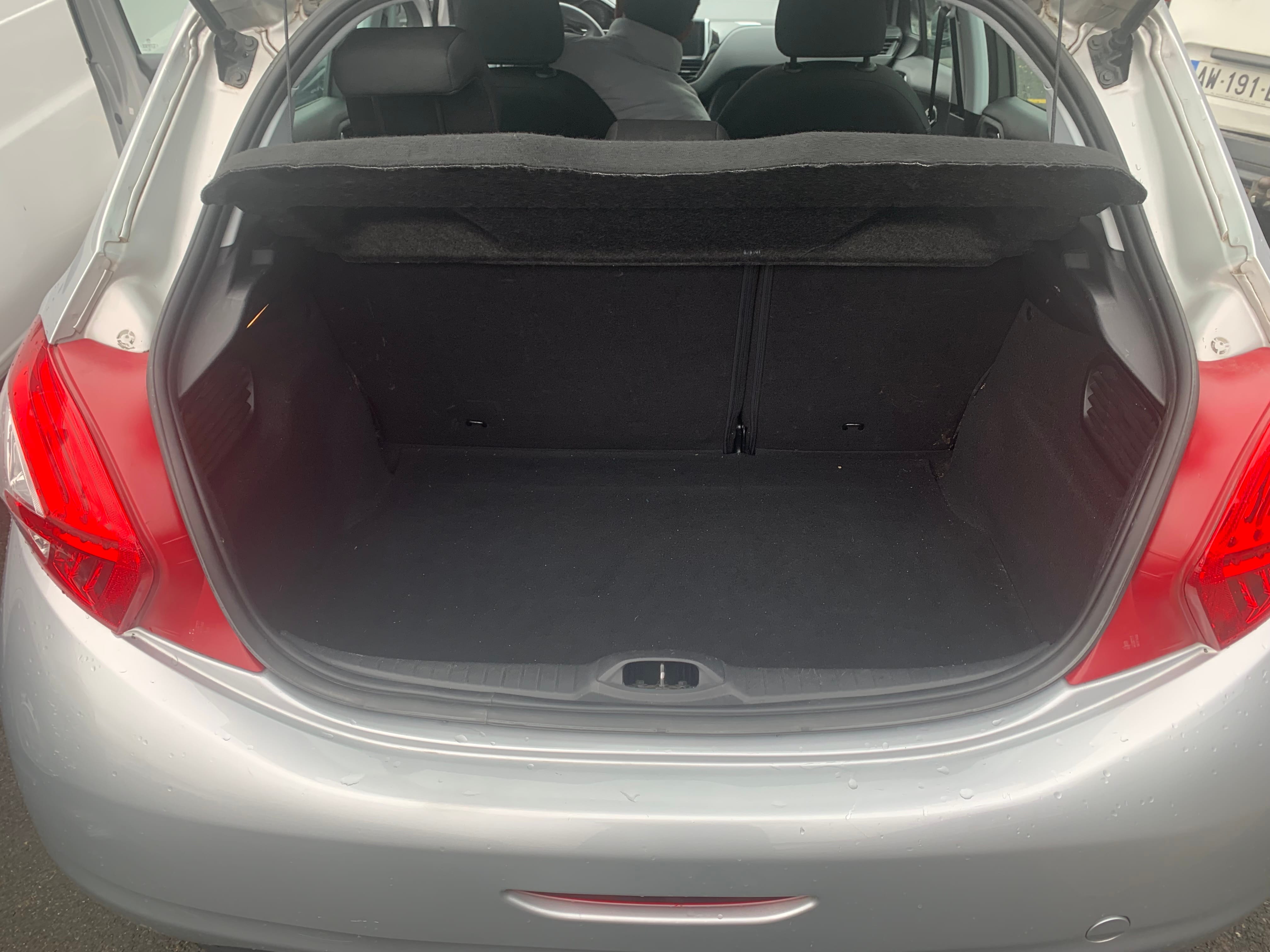 Peugeot 208 avec GPS