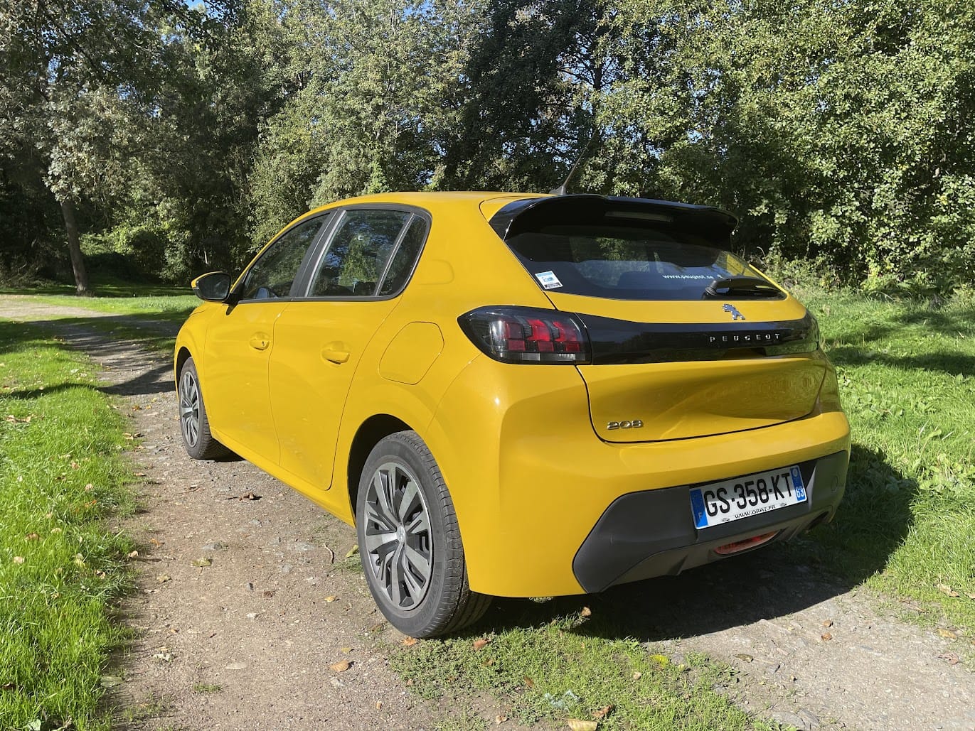 Peugeot 208 Boîte automatique - sièges chauffants avec GPS