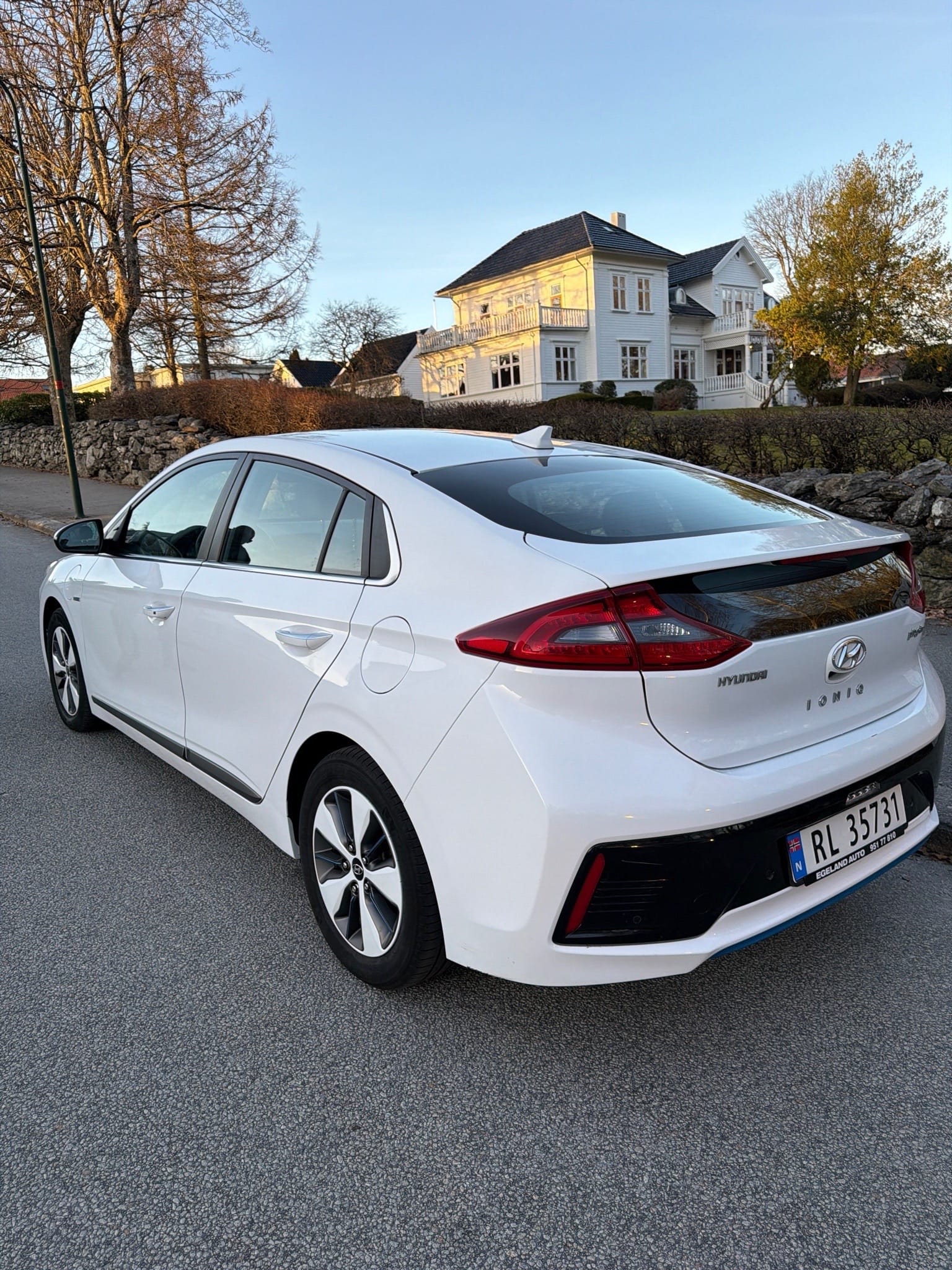 Hyundai Ioniq with Air conditioning