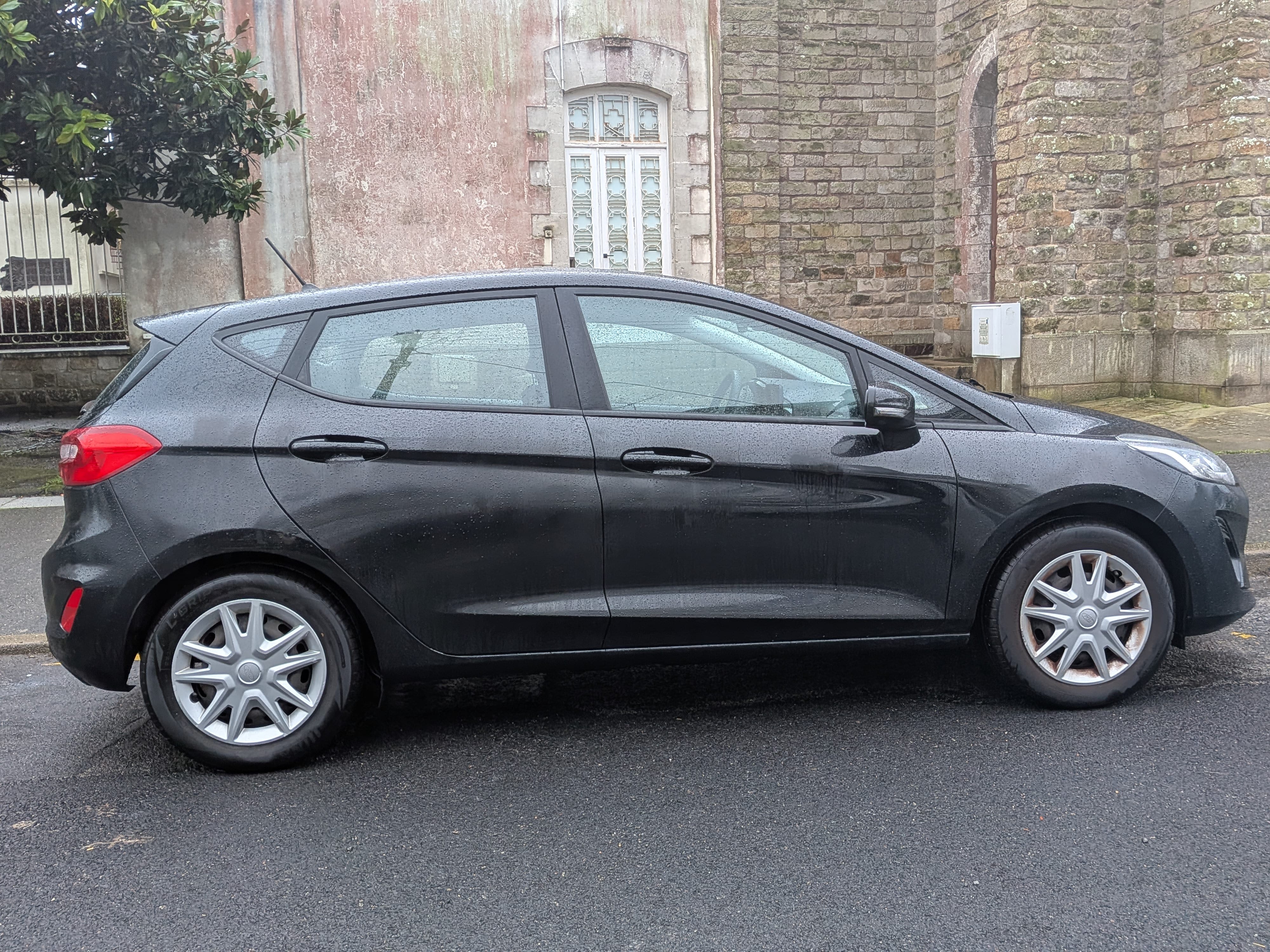 Ford Fiesta avec Climatisation