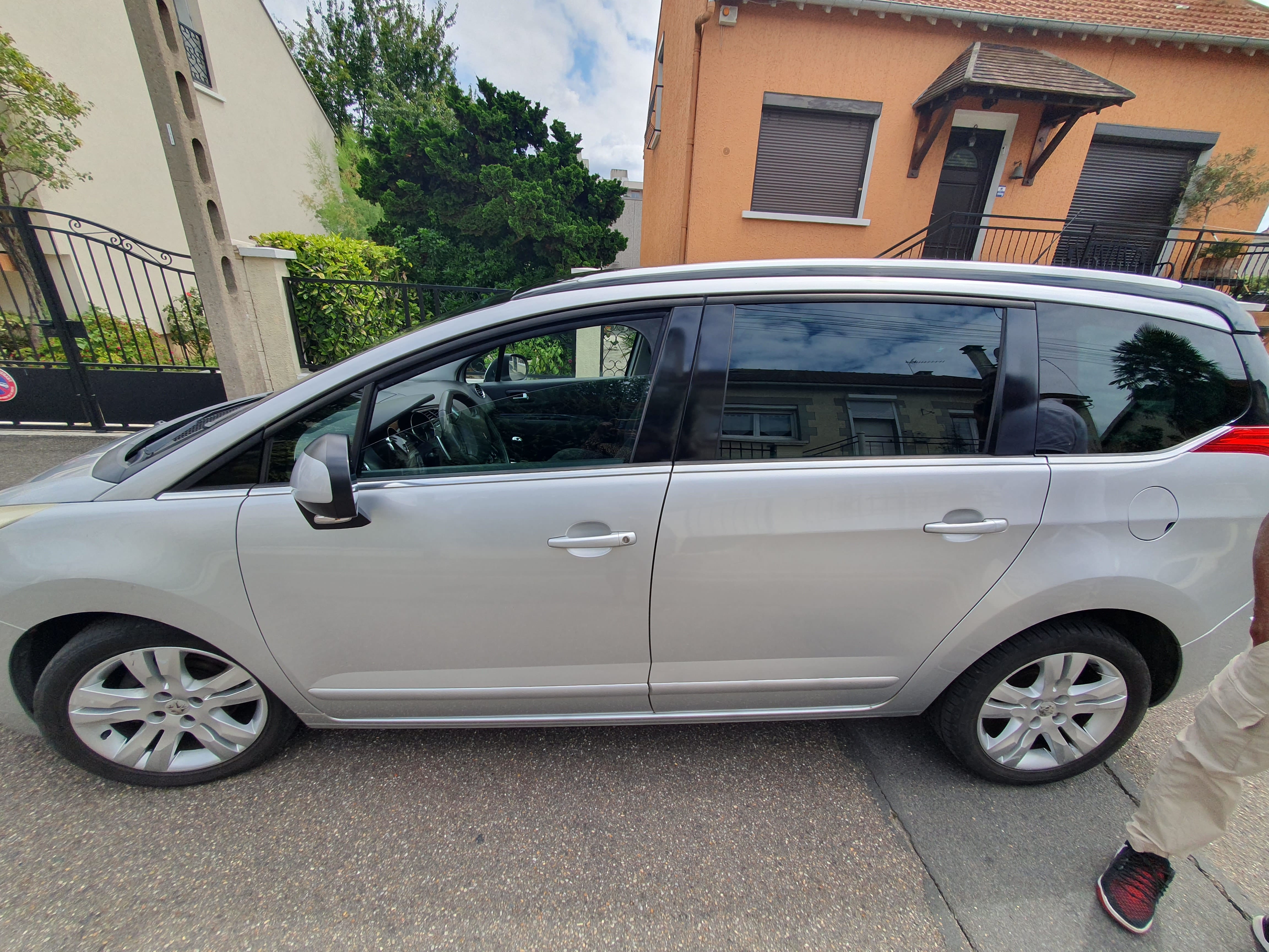 Peugeot 5008, 2013, Diesel, automatique, 7 places