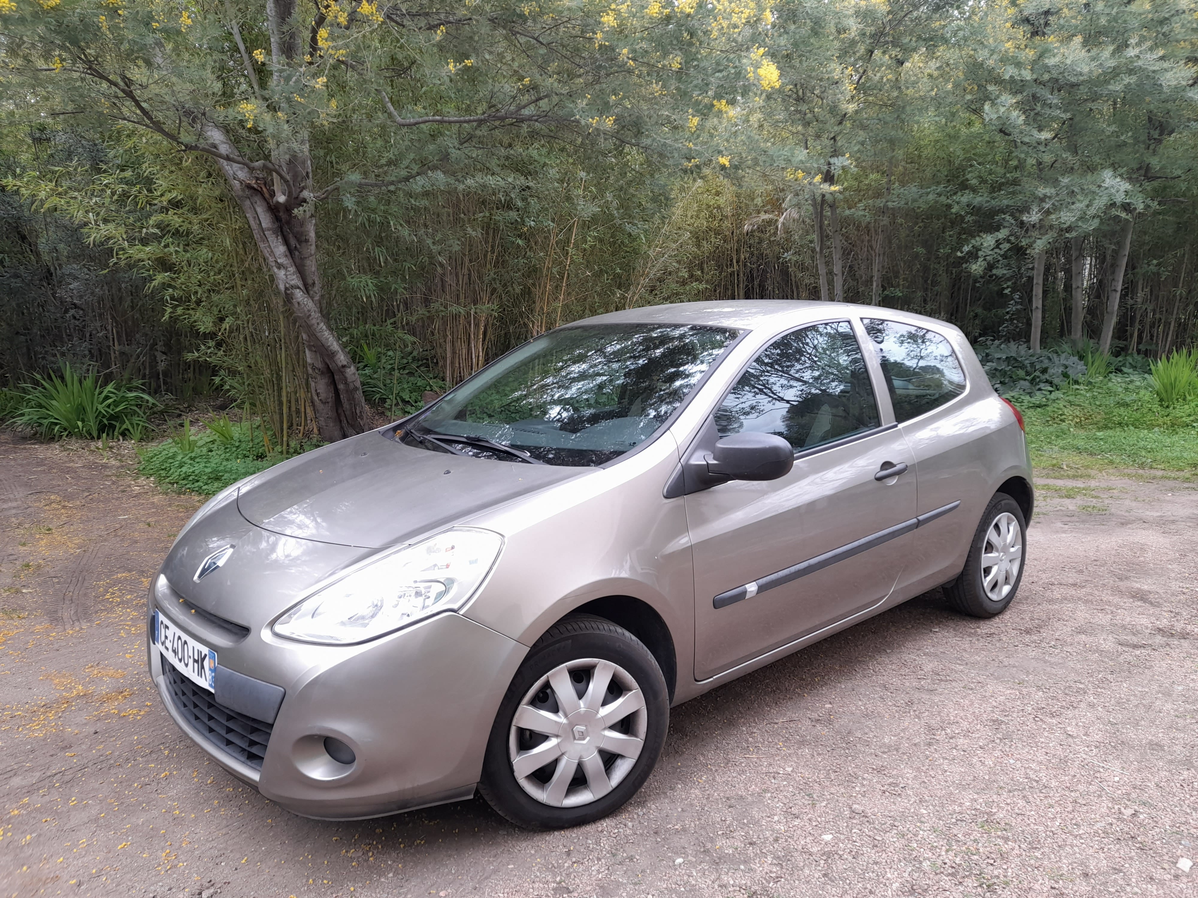 Renault Clio 1,2 16V 75Cv Express Clim - Essence E 10, 2012, Essence 95