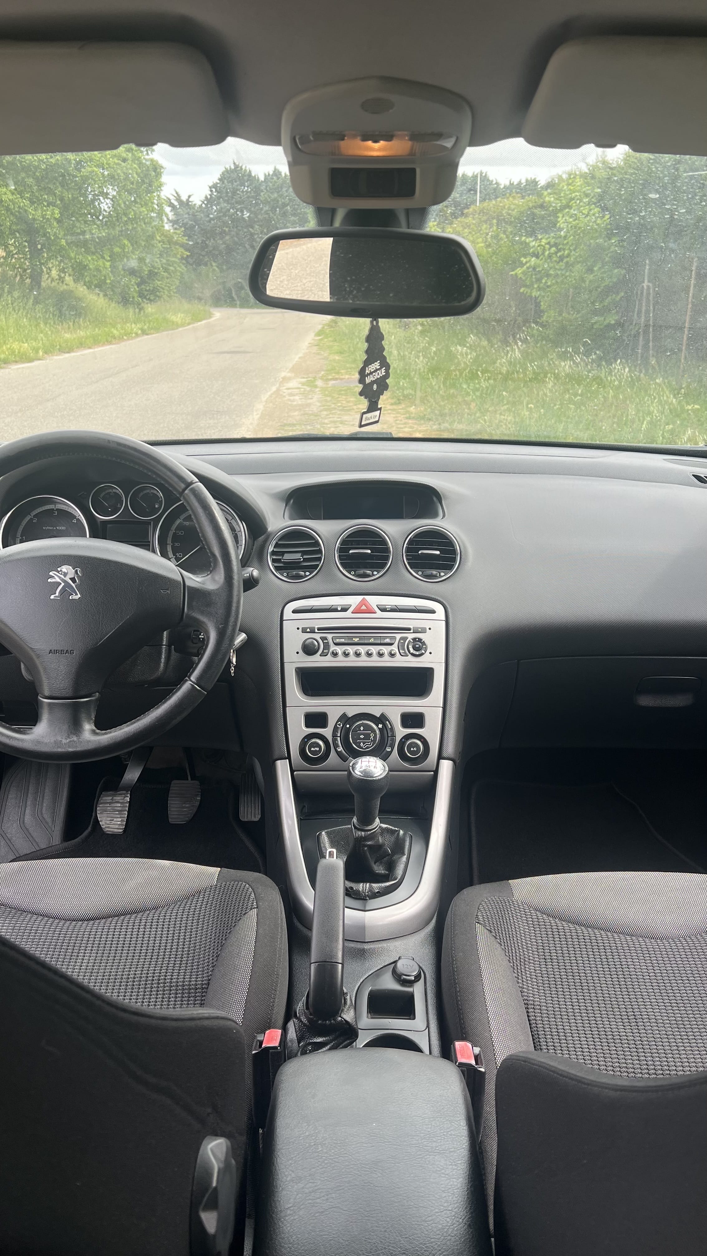 Peugeot 308 with Baby seat