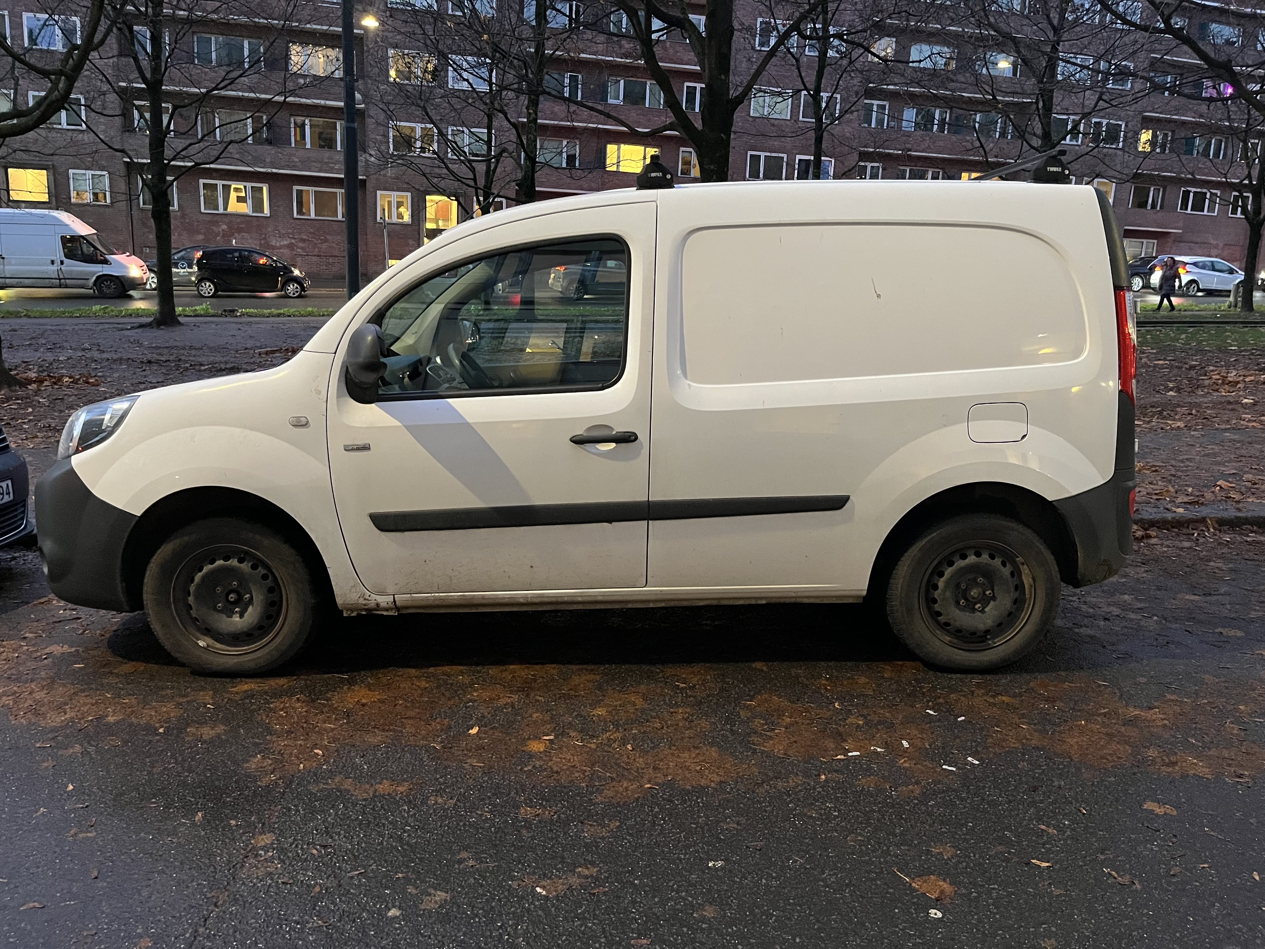 Renault Kangoo Express ZE with Snow tires