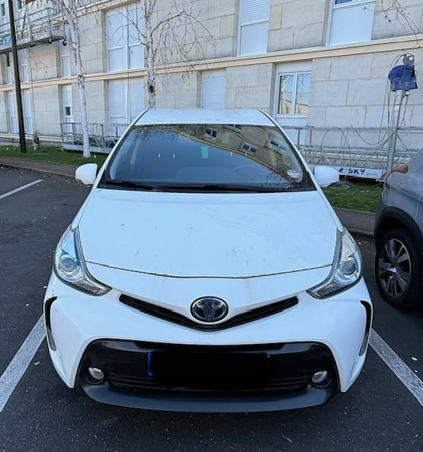 Toyota Prius + avec GPS