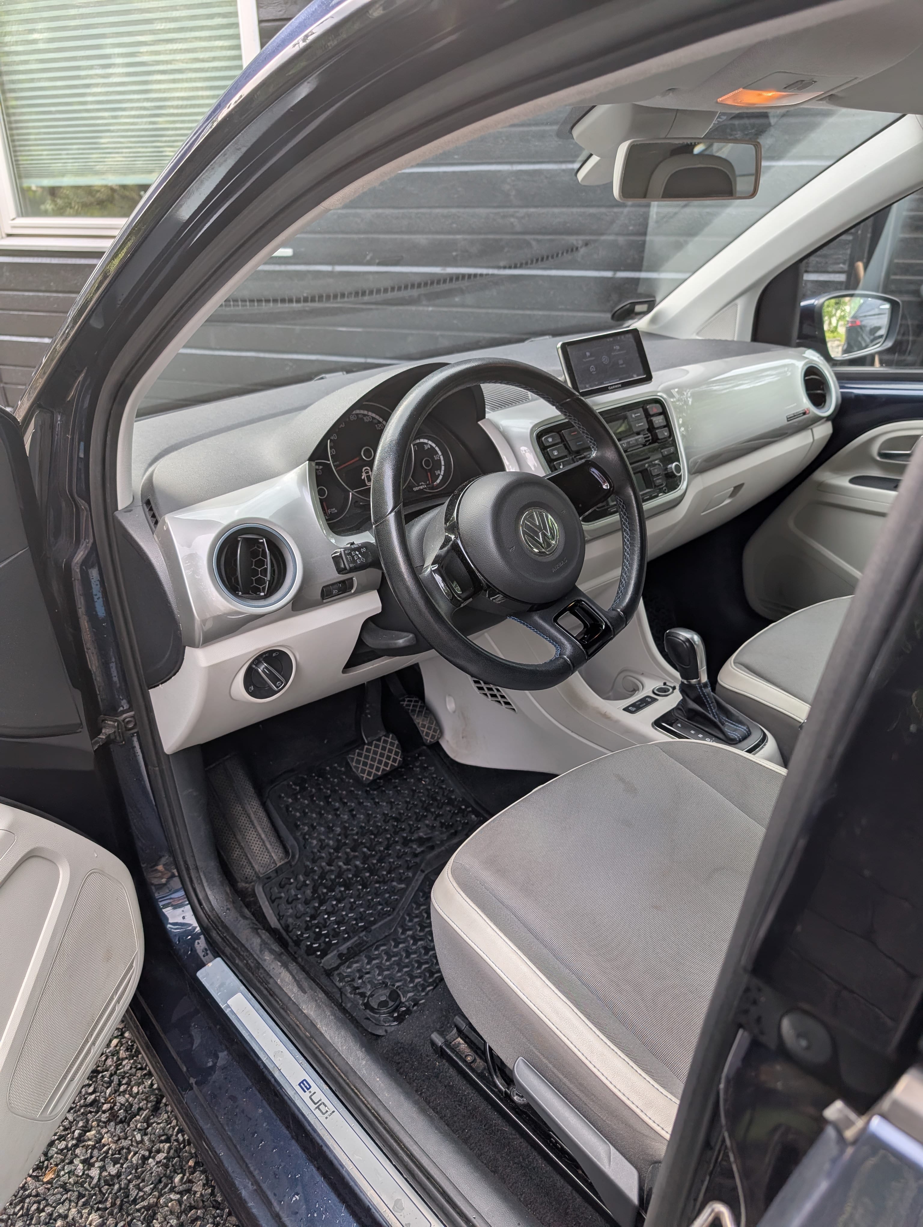Volkswagen e-Up ! mit USB-Ladeanschlüsse
