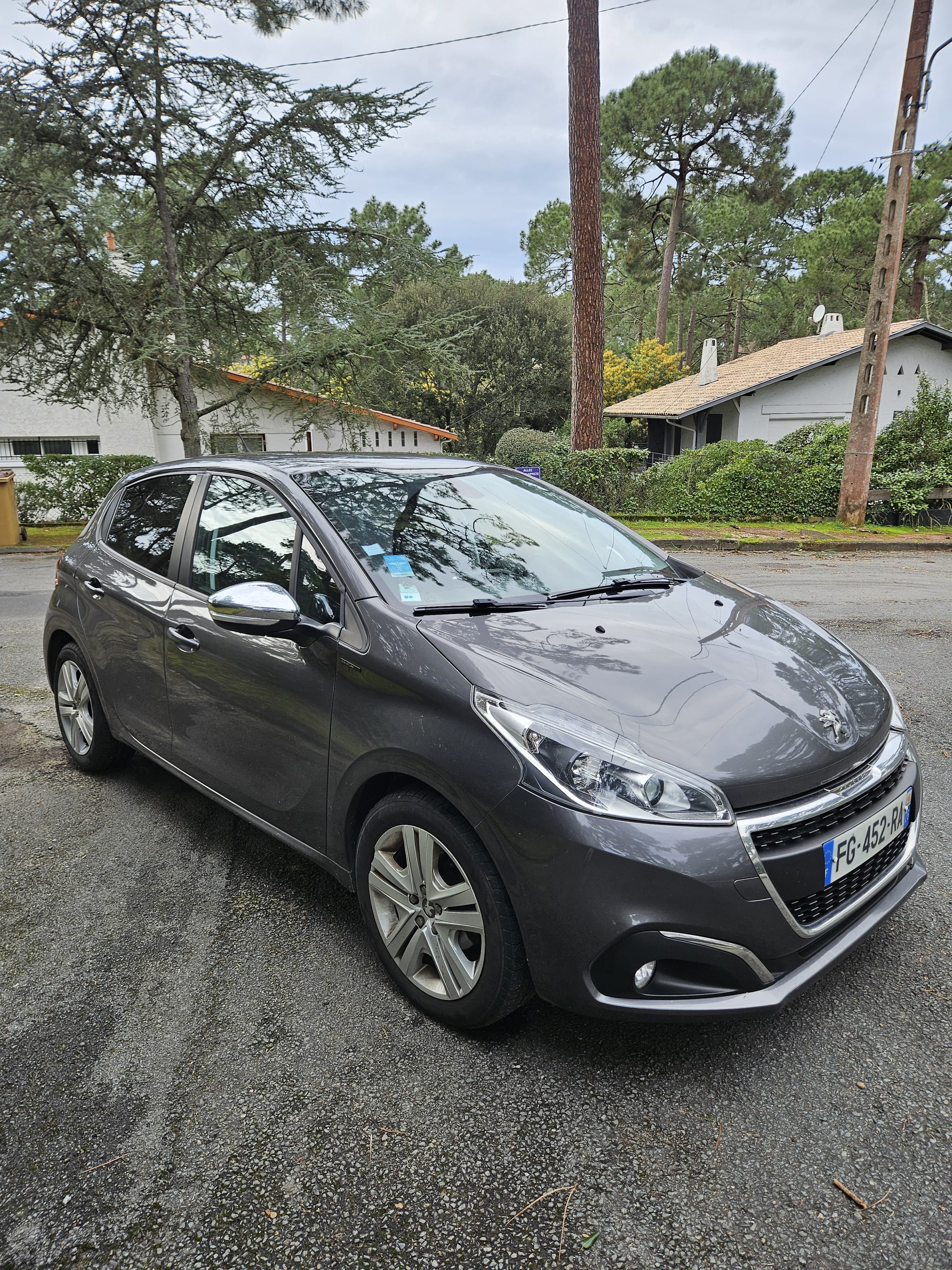 Peugeot 208 avec Apple CarPlay