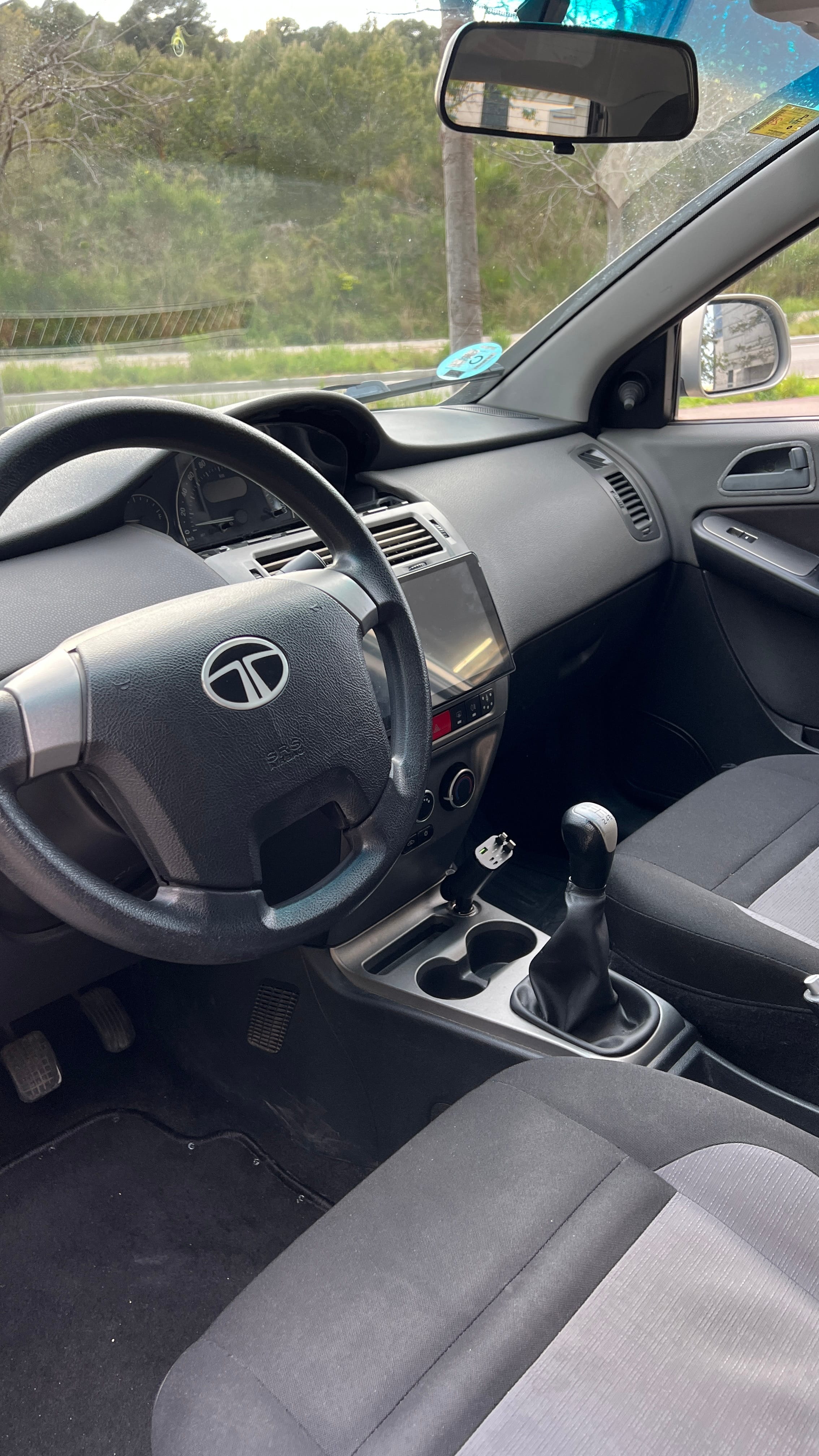 Tata Motors Vista con Puertos de carga USB